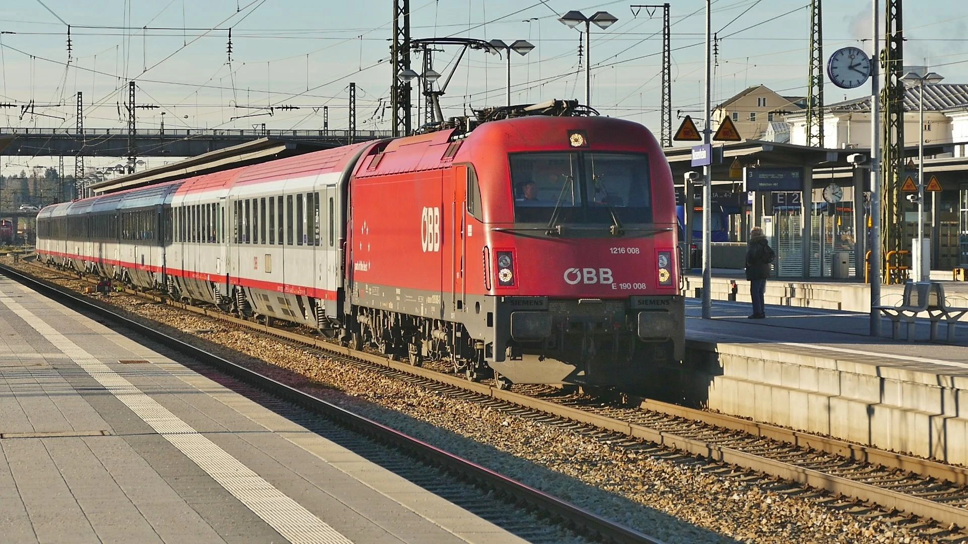Heute.at - Frau (31) am Bahnhof von Rosenheim erstochen