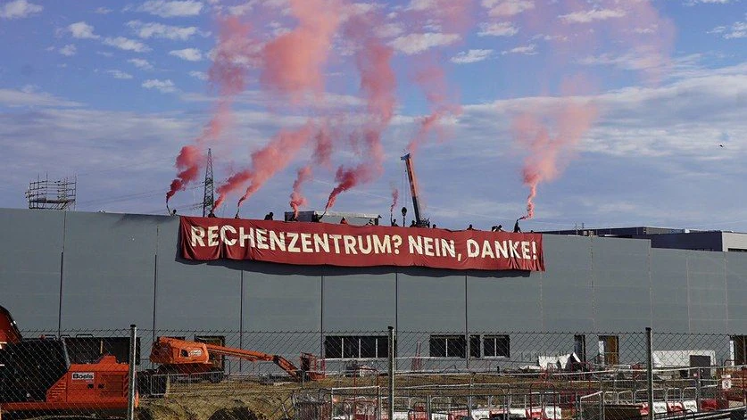 Die Aktivisten fordern einen sofortigen Baustopp.