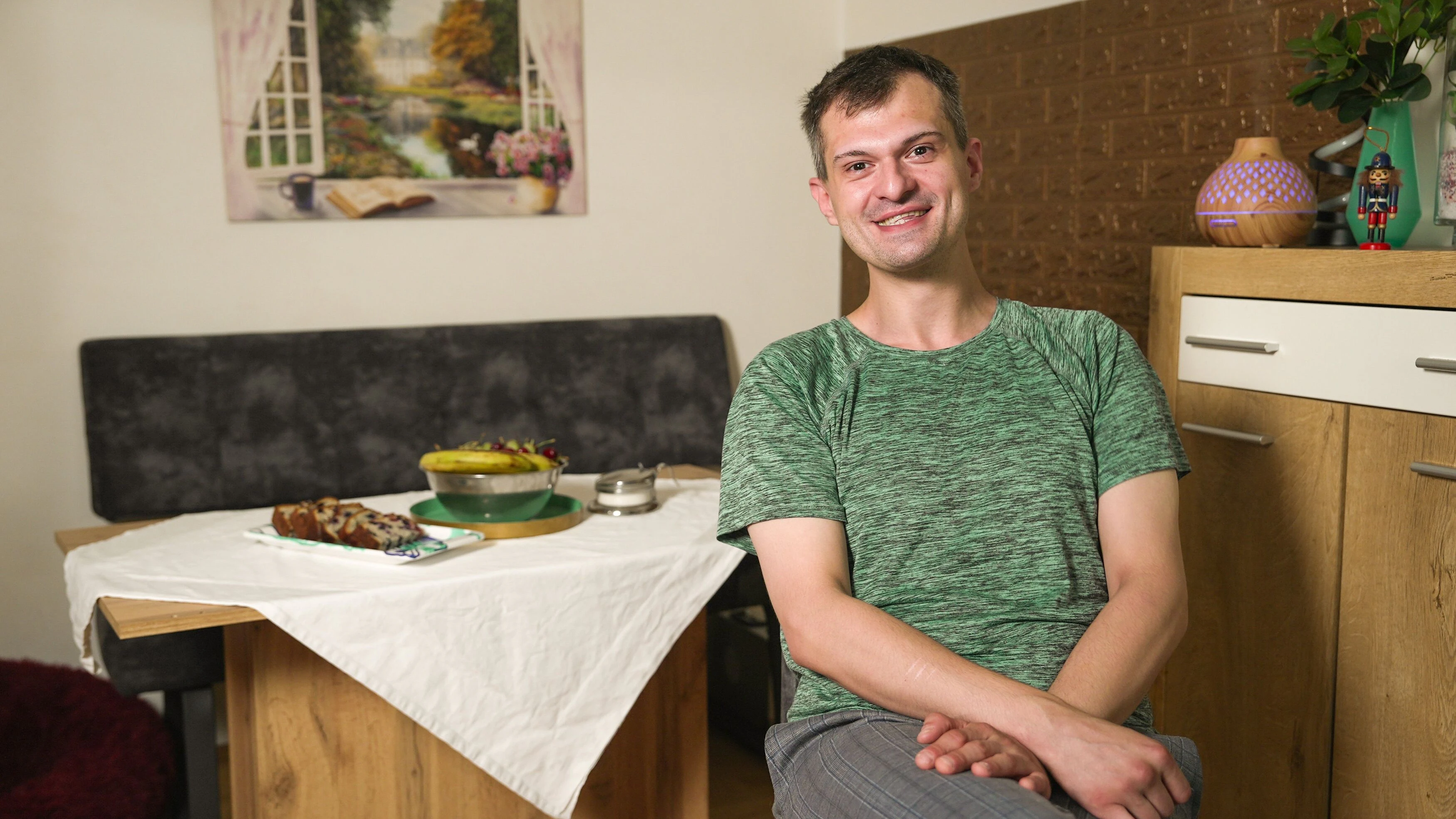 Heute.at - Jacuzzi, Champagner, Rosen – Almir sucht Mr. Right