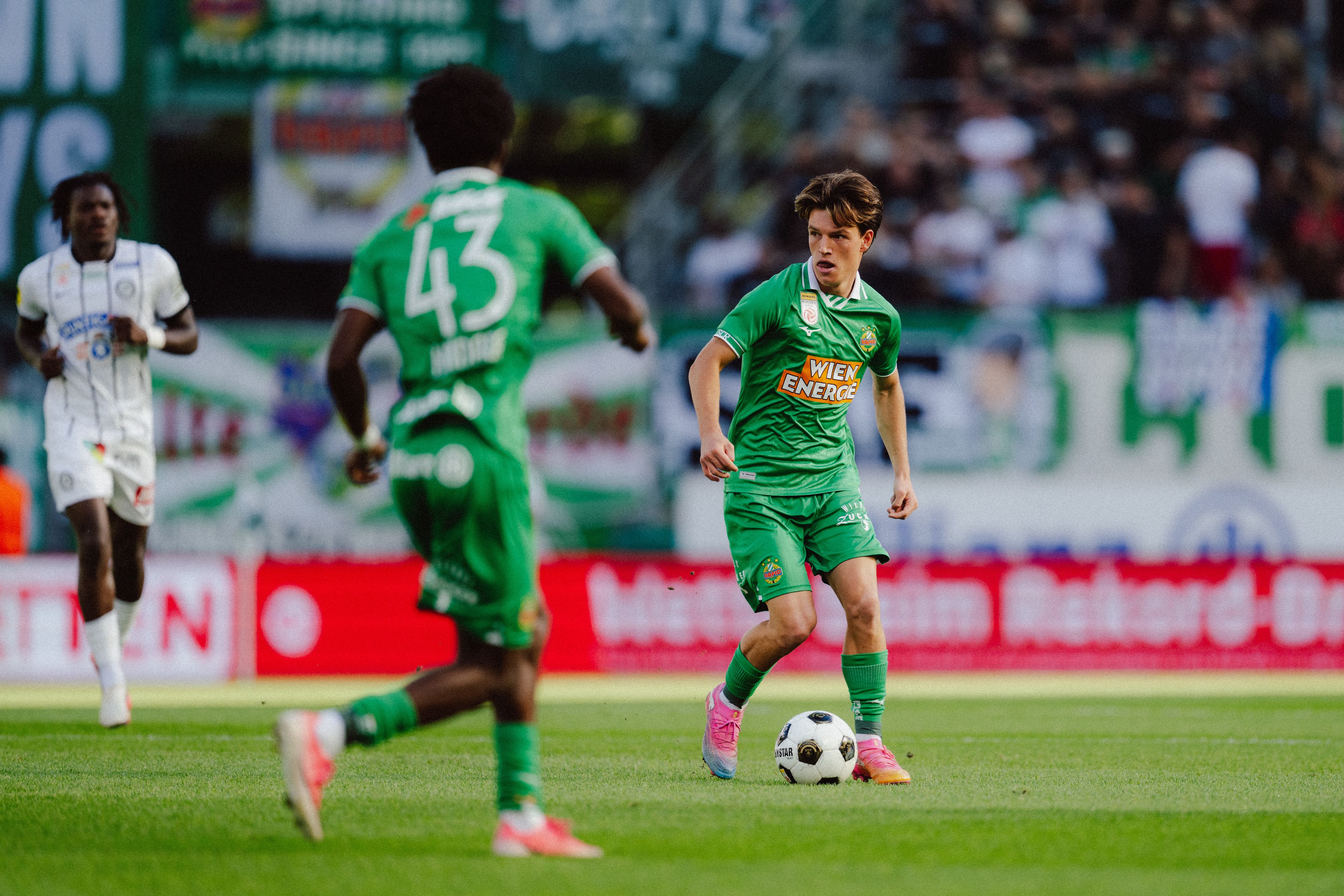 Nicolas Bajlicz durfte an Stelle von Rapids Kapitän Matthias Seidl starten. 