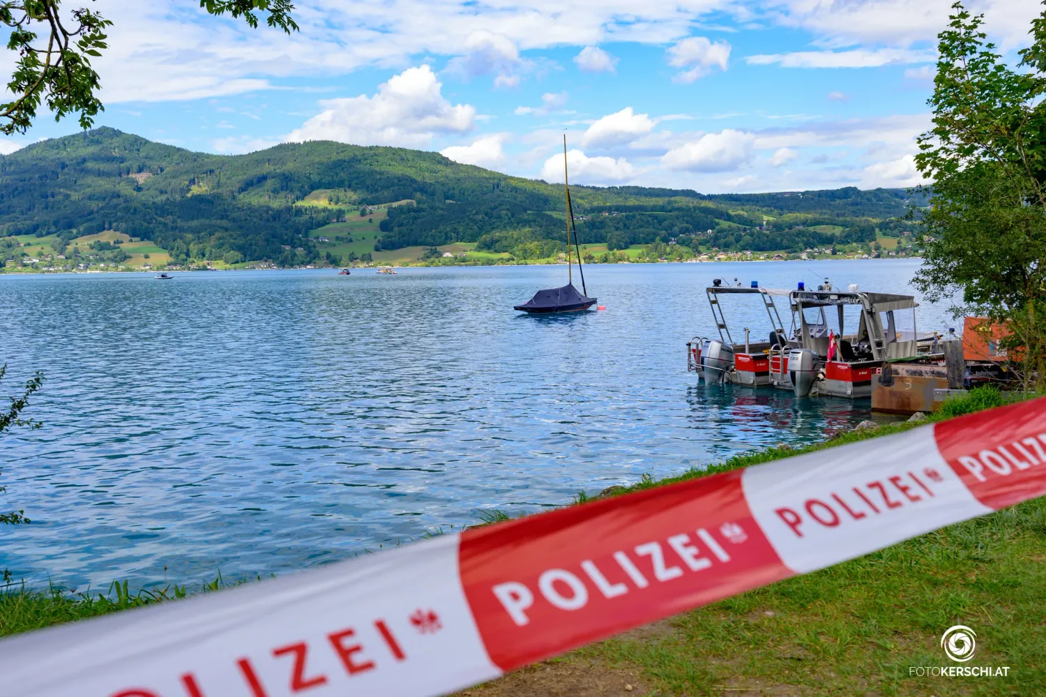 Das Flugzeug-Wrack sollte demnächst an Land gezogen werden.