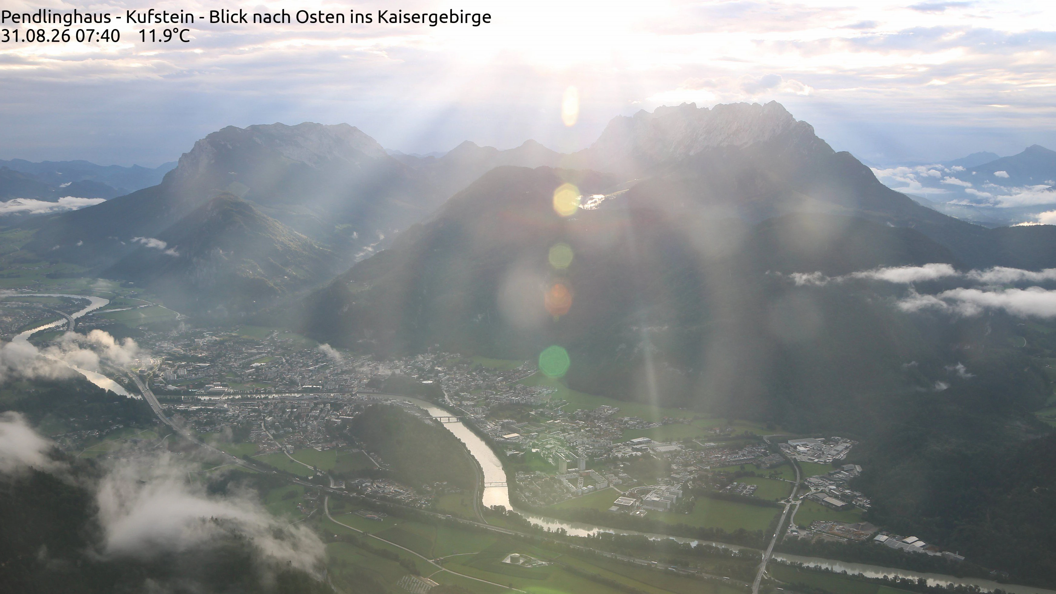 Blick vom Pendlinghaus nach Osten ins Kaisergebirge am Morgen des 31. August 2026. Im Tagesverlauf werden Gewitter erwartet.