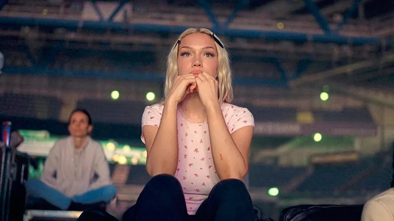 In der Dokumentation zeigt sich Shirin David häufig nachdenklich und zurückgezogen.