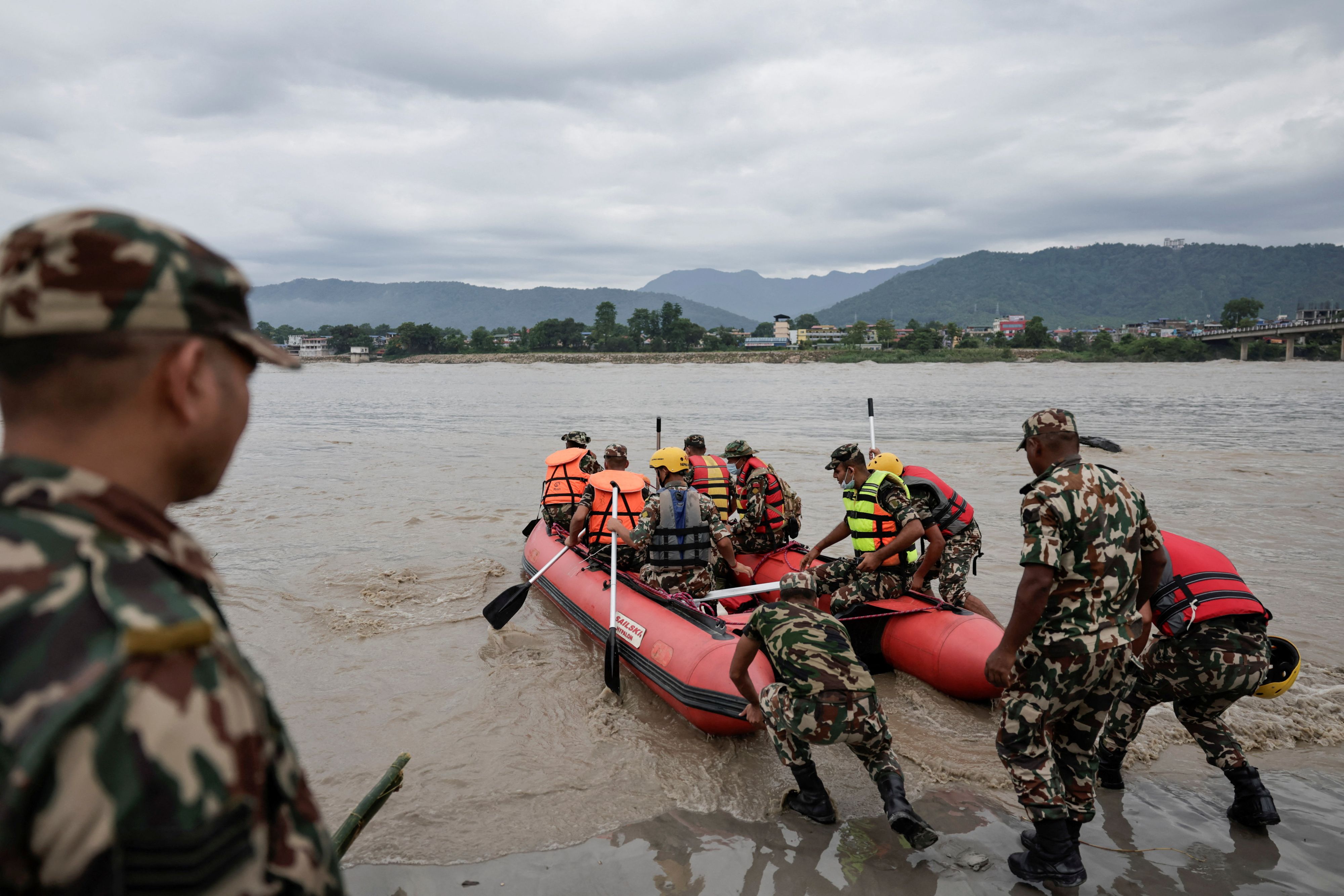 Heute.at - Sturzflut im Himalaya – schon 900 Tote bestätigt