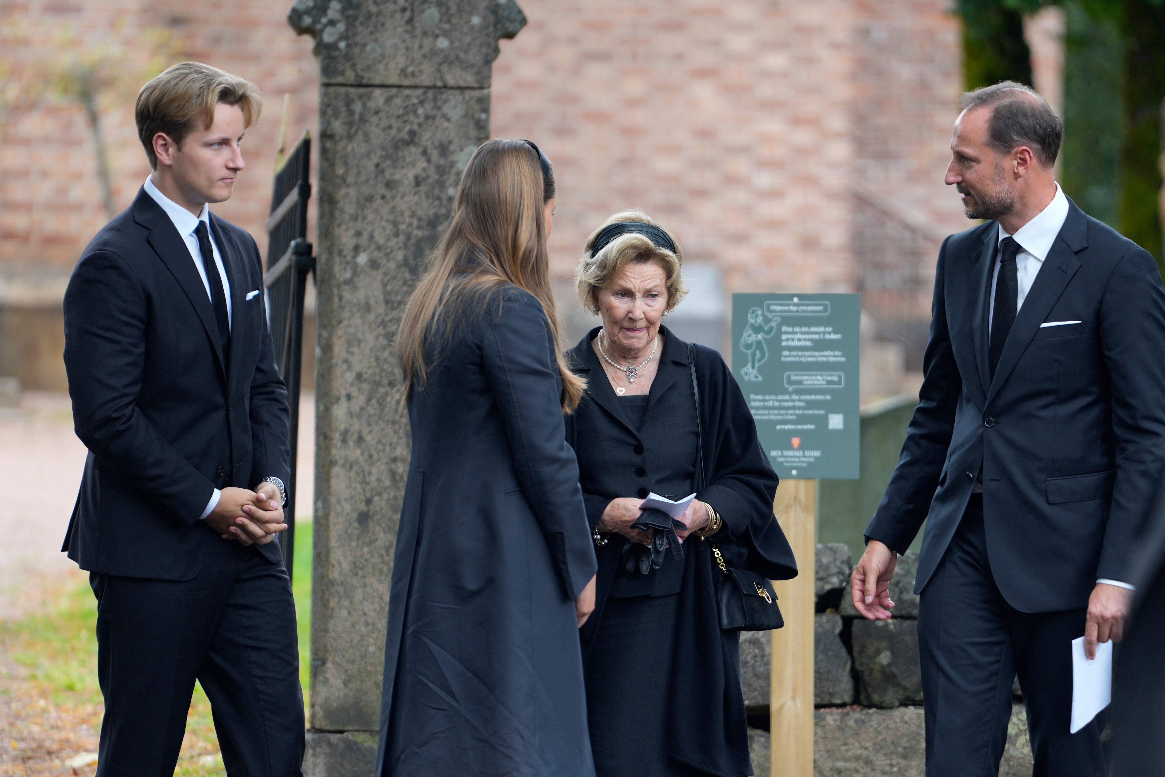 Die norwegische Königsfamilie nimmt Abschied von König Harald V. Im Bild: Prinz Sverre Magnus, Kronprinzessin Ingrid Alexandra, die verwitwete Königin Sonja und König Haakon.