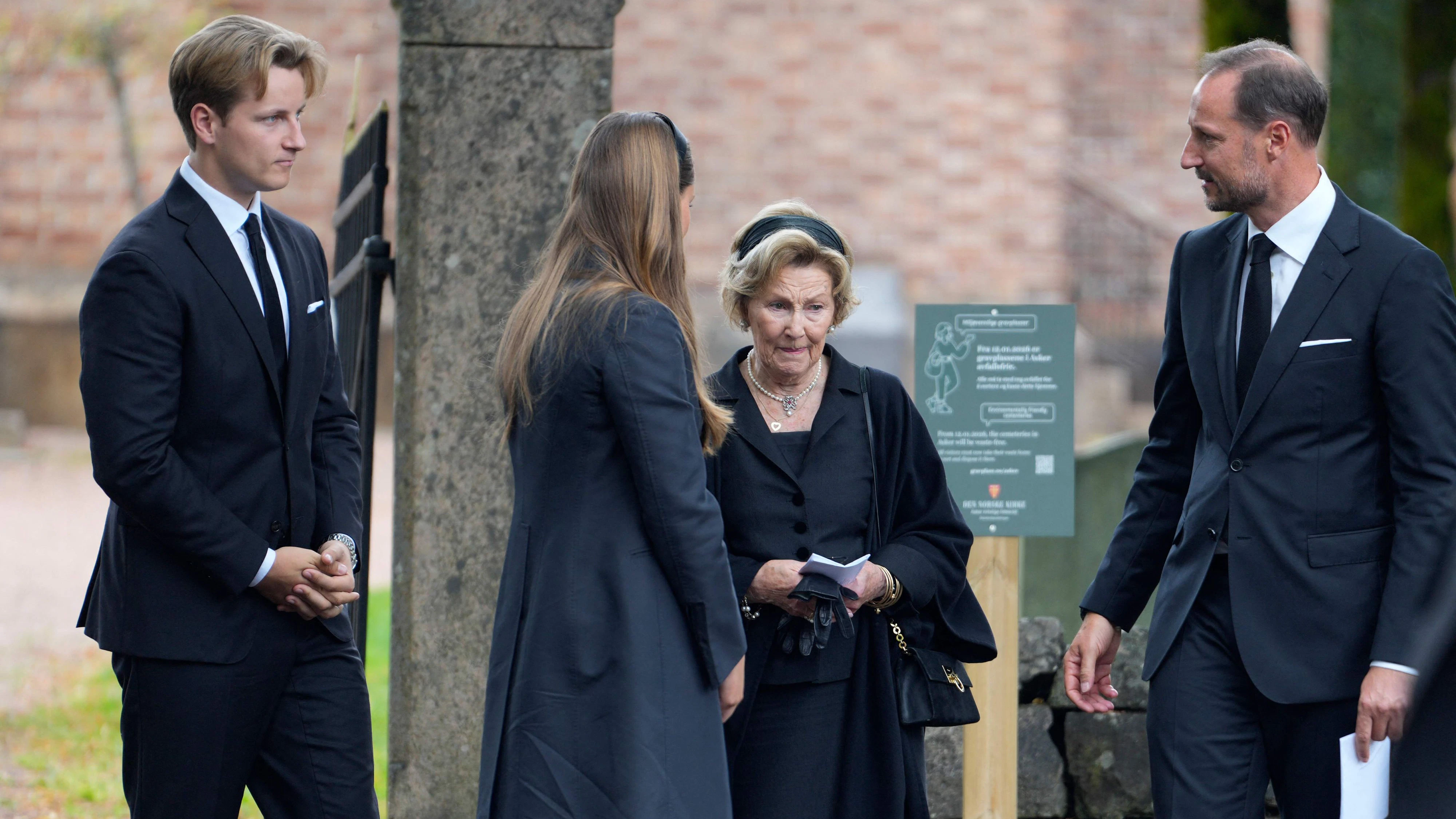 Die norwegische Königsfamilie nimmt Abschied von König Harald V. Im Bild: Prinz Sverre Magnus, Kronprinzessin Ingrid Alexandra, die verwitwete Königin Sonja und König Haakon.