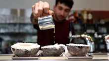 Kokosnuss statt Becher: Hype-Drink erfrischt jetzt Wien