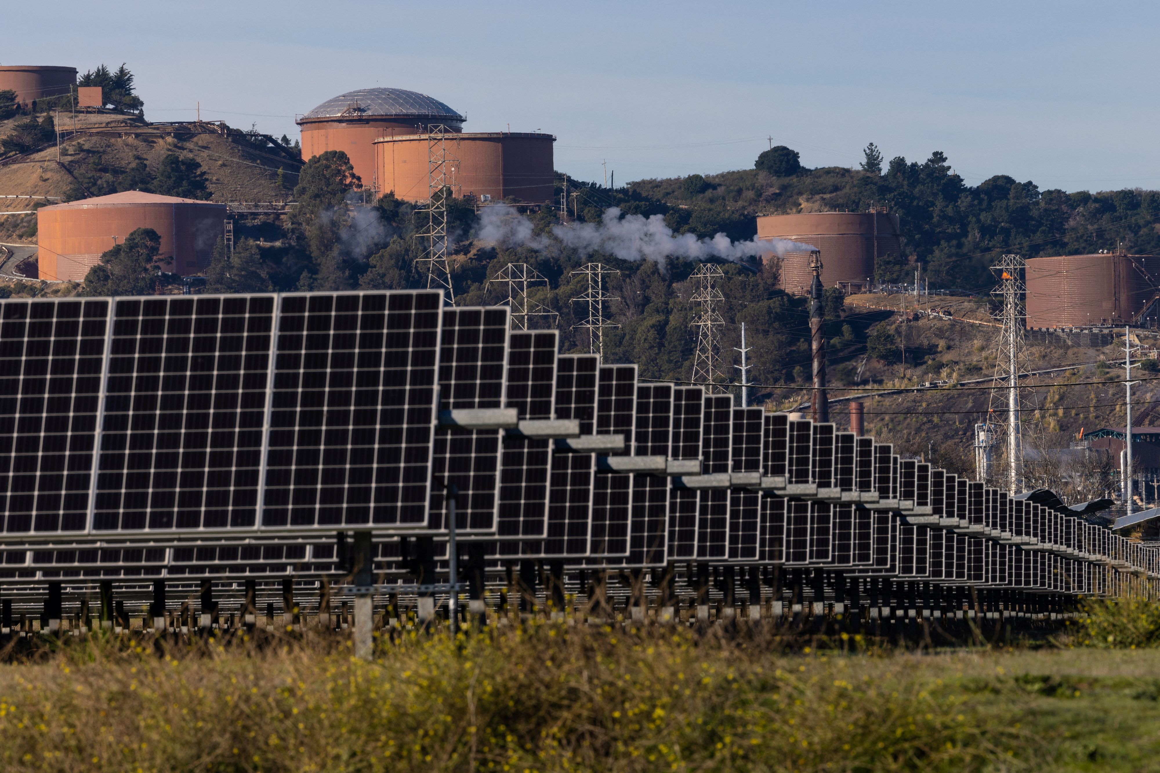 Kalifornien plant, bis 2045 vollständig auf erneuerbare Energien umzusteigen.