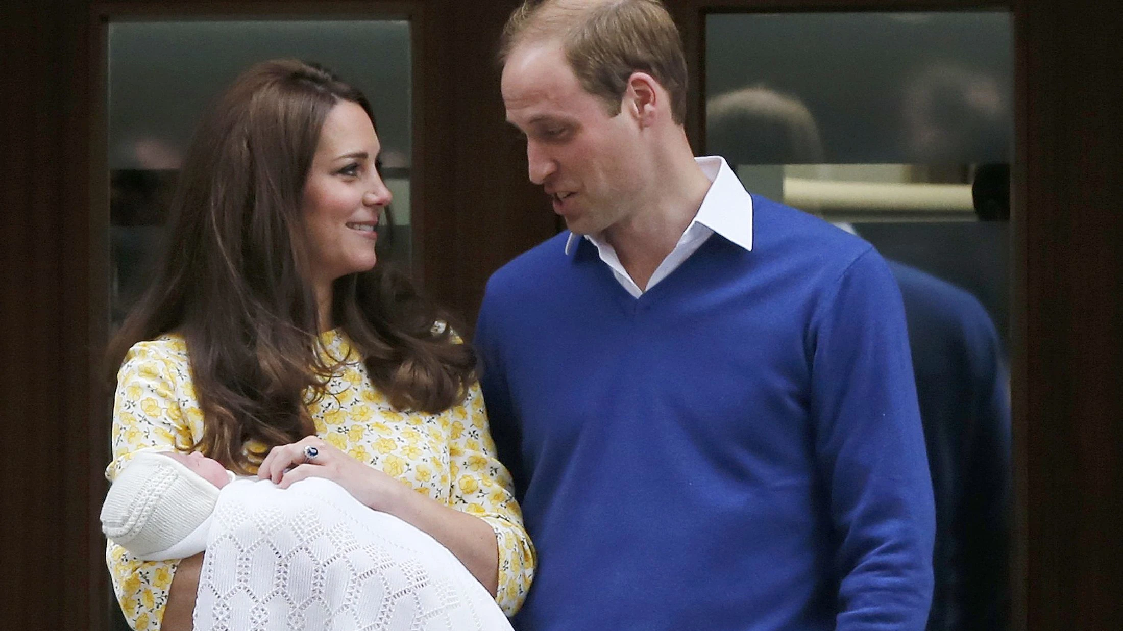 Prinz William und Prinzessin Kate beim ersten Auftritt mit ihrer neugeborenen Tochter Prinzessin Charlotte.