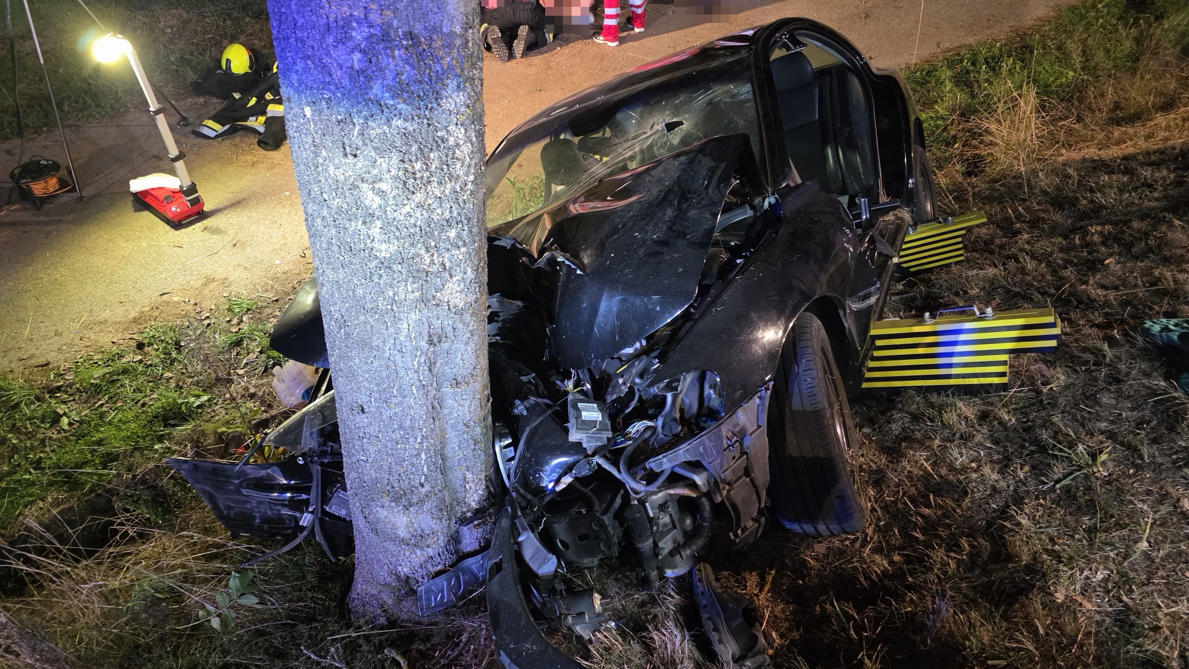 Fünf verletzte Teenager bei schwerem Pkw-Crash