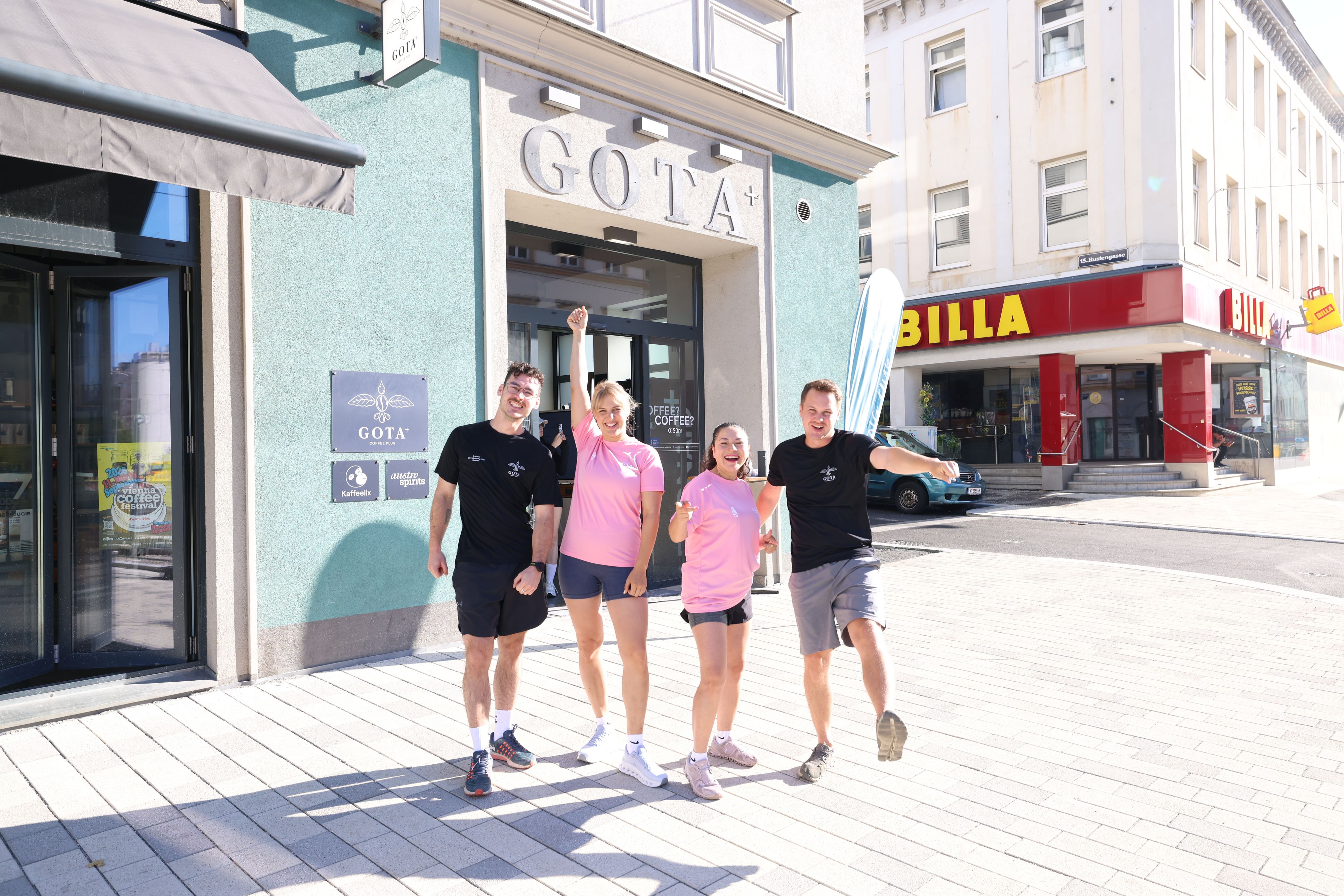 Das Gota-Team vor ihrem sonntäglichen Lauf: David, Katharina, Araceli und Markus (v.l.).