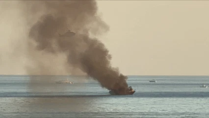 Heute.at - Rauchsäule über Jesolo! Yacht gerät in Vollbrand