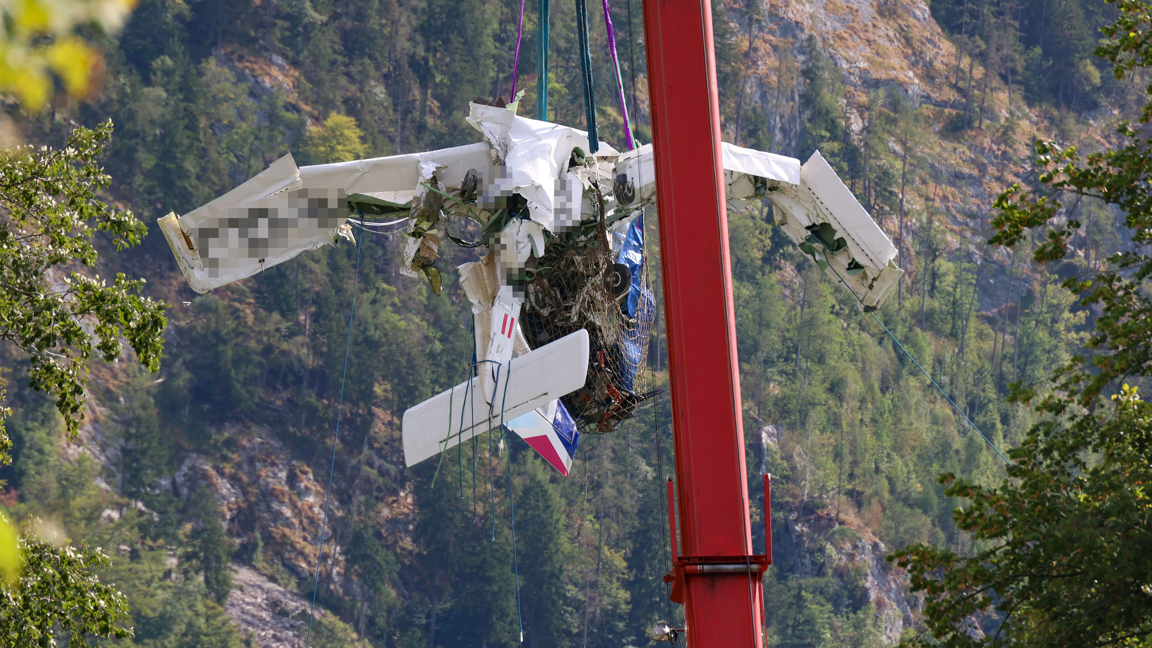 Heute.at - Wrack aus Attersee geholt: jetzt ermittelt Staatsanwalt
