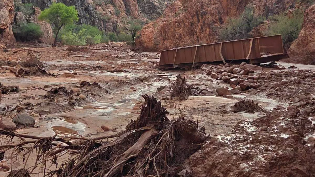 Am 29. August kam es im Bright Angel Canyon und im Gebiet der Phantom Ranch zu einer schweren Sturzflut, die gegen 14:30 Uhr einsetzte. Bis zum Morgen des 30. August wurden 62 Personen aus der Phantom Ranch und dem unteren Abschnitt des North Kaibab Trail evakuiert. Weitere Evakuierungen waren in Vorbereitung.
