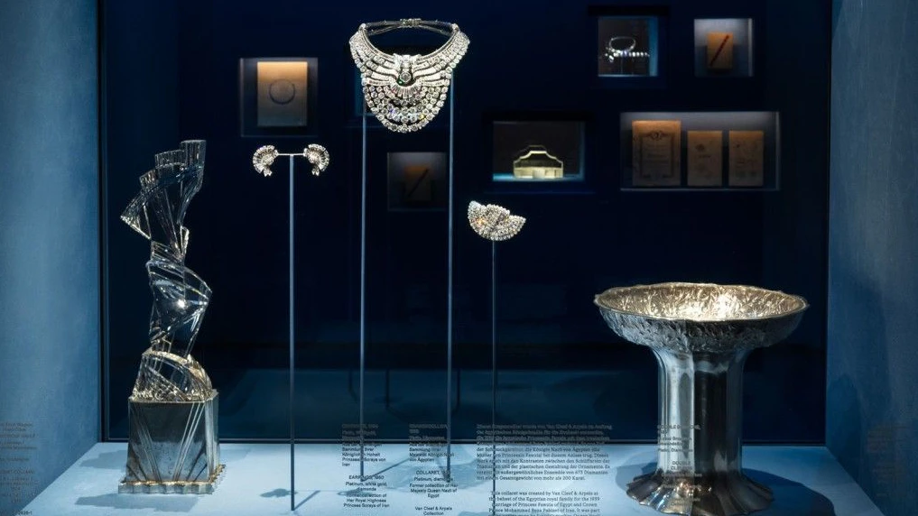 Die Räuber hatten es auf das Collier von Van Cleef &amp; Arpels abgesehen.