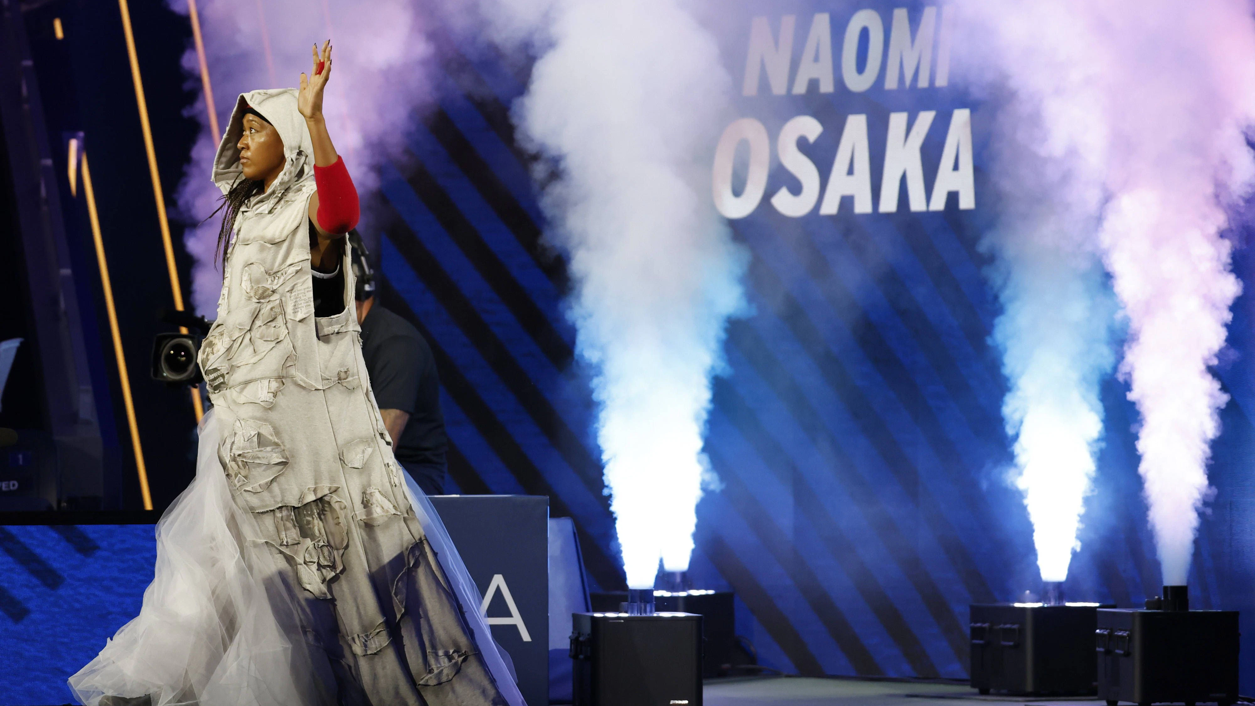 Naomi Osaka of Japan makes her entrance when she is introduced before her first round match against Anastasia.Zakharova in Arthur Ashe Stadium at the 2026 US Open Tennis Championship at the USTA Billie Jean King National Tennis Center in New York City on Monday, August 31, 2026. PUBLICATIONxNOTxINxUSA NYP20260831141 JOHNxANGELILLO