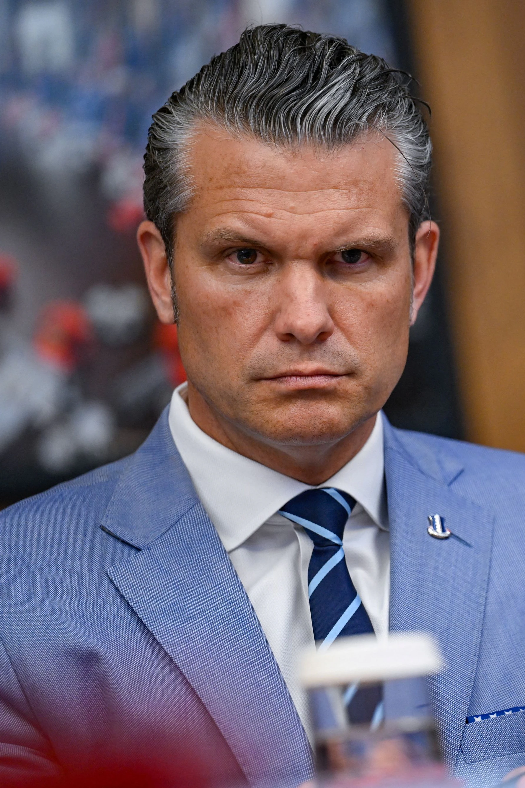 Inszeniert sich selbst gerne als harter Hund, gilt aber im Pentagon eher als minderhelle Kerze: Ex-TV-Moderator und Verteidigungsminister Pete Hegseth