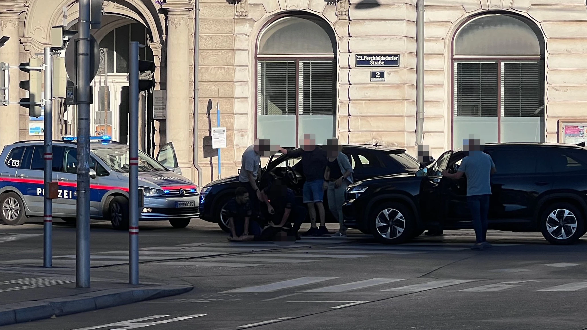 Heute.at - Wiener kauft Tschick, plötzlich ist sein Auto weg