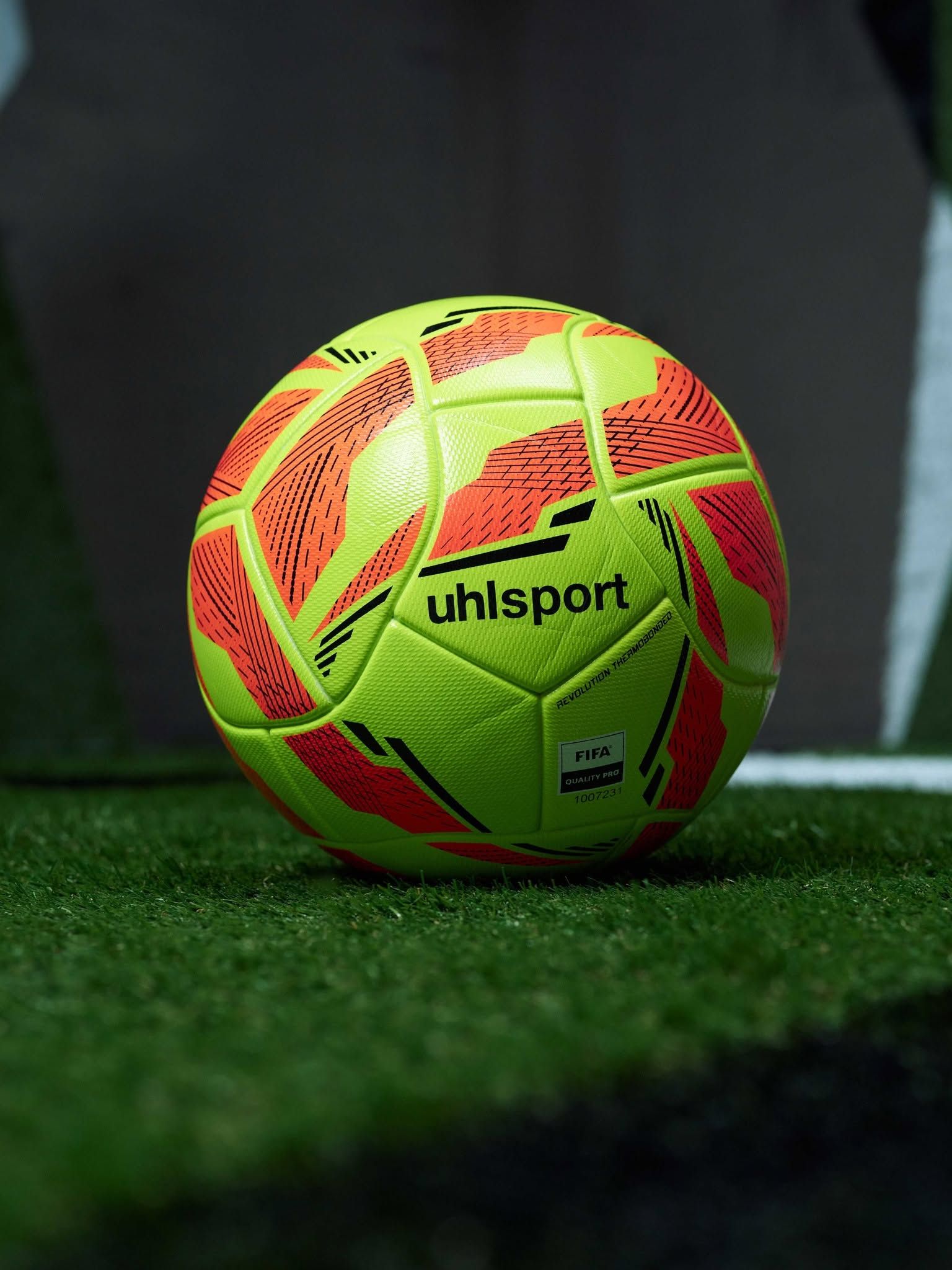 Uhlsports Kernkompetenz und Historie liegt komplett im Fußballsport.