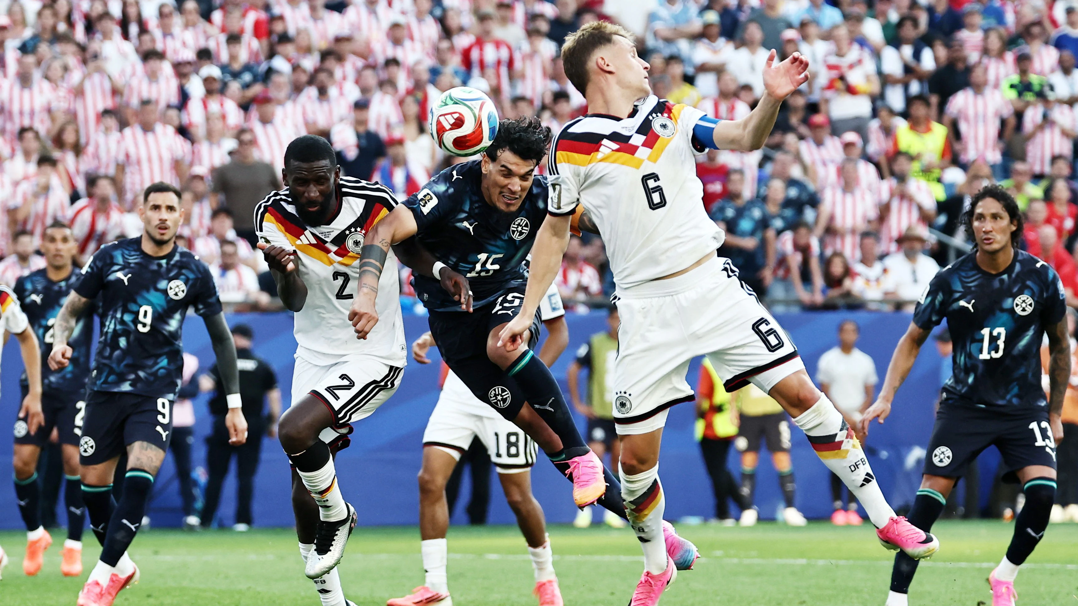 Deutschlands Innenverteidiger-Star Antonio Rüdiger tritt aus dem DFB-Team zurück. 