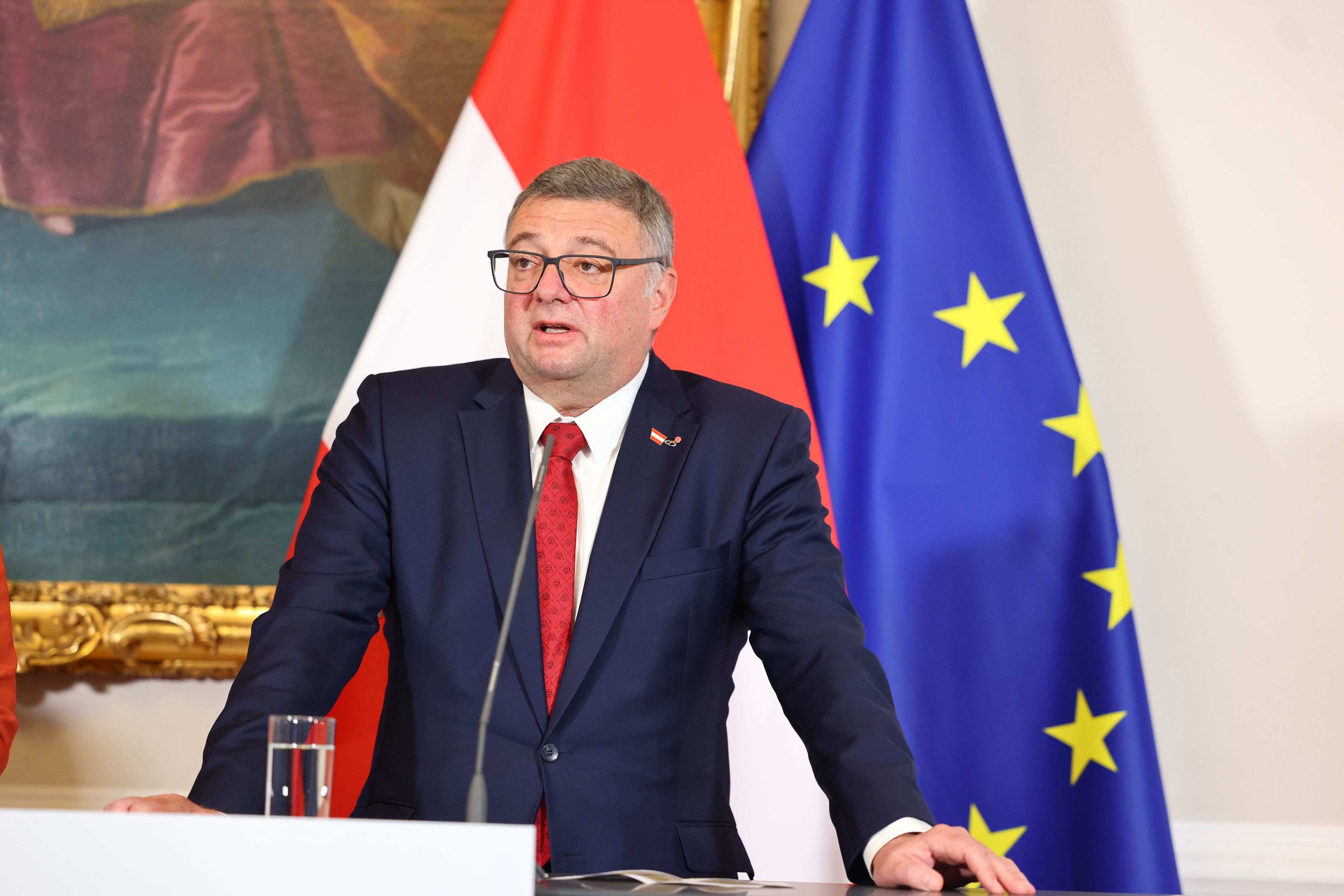Staatssekretär Jörg Leichtfried (SPÖ) fordert eine rasche Umsetzung des strengeren Spionagegesetzes.