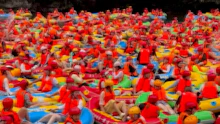 Rafting: Hunderte Schlauchboote verstopfen Fluss