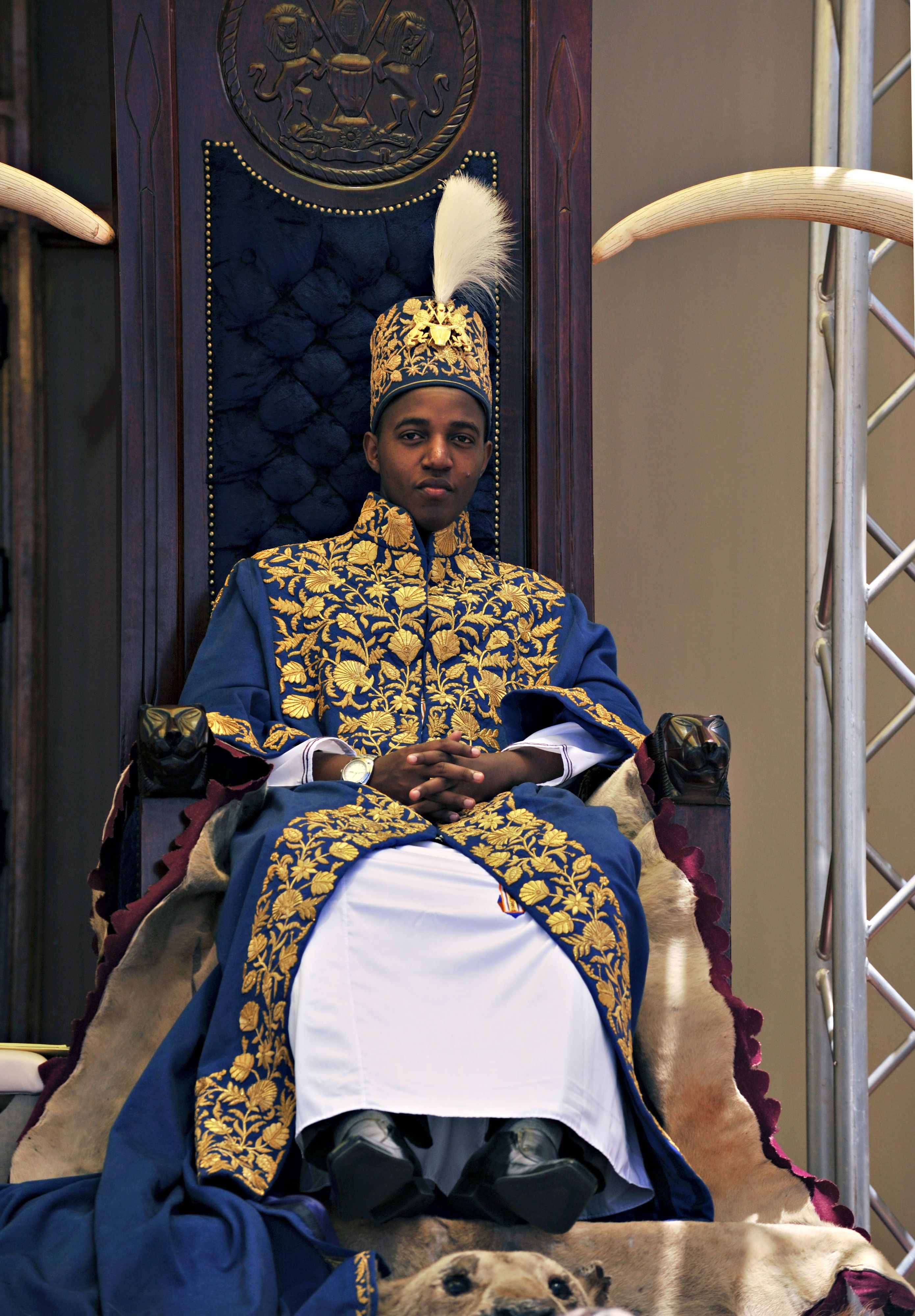 Archivbild: König Oyo Nyimba Kabamba Iguru Rukidi IV. wurde am 17. April 2010 im Palast mit Blick auf seine Hauptstadt Fort Portal zum Oberhaupt des Königreichs Toro gekrönt.