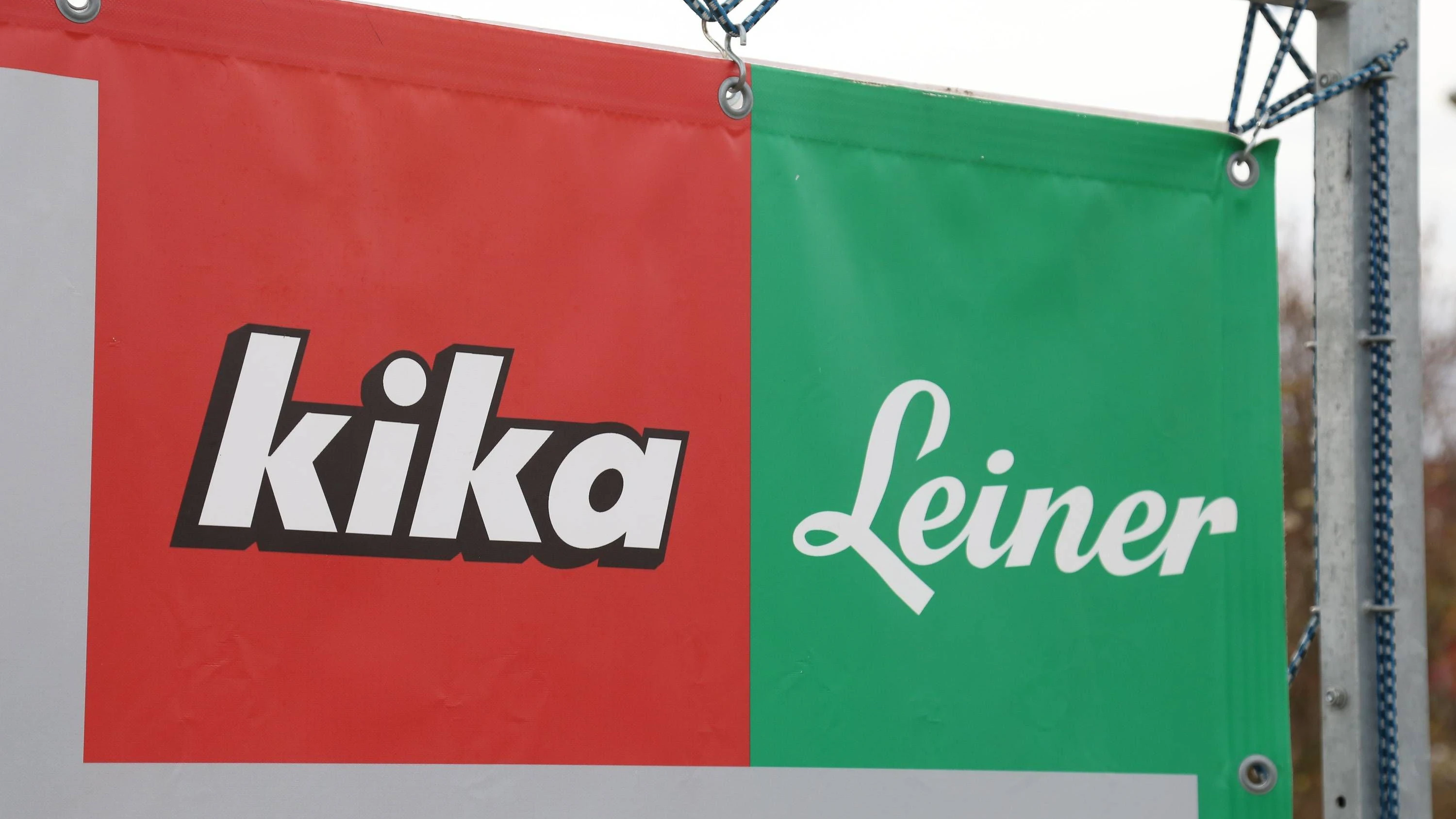24.11.2024, Oberösterreich, AUT, Unterwegs in Oberösterreich, Symbolbild, Themenbild, Verschiedene Themenbilder, im Bild Kika, Leiner, Möbelhaus, Pleite, Insolvent, *** 24 11 2024, Upper Austria, AUT, On the road in Upper Austria, Symbol picture, Theme picture, Various theme pictures, in the picture Kika, Leiner, furniture store, bankruptcy, Insolvent,