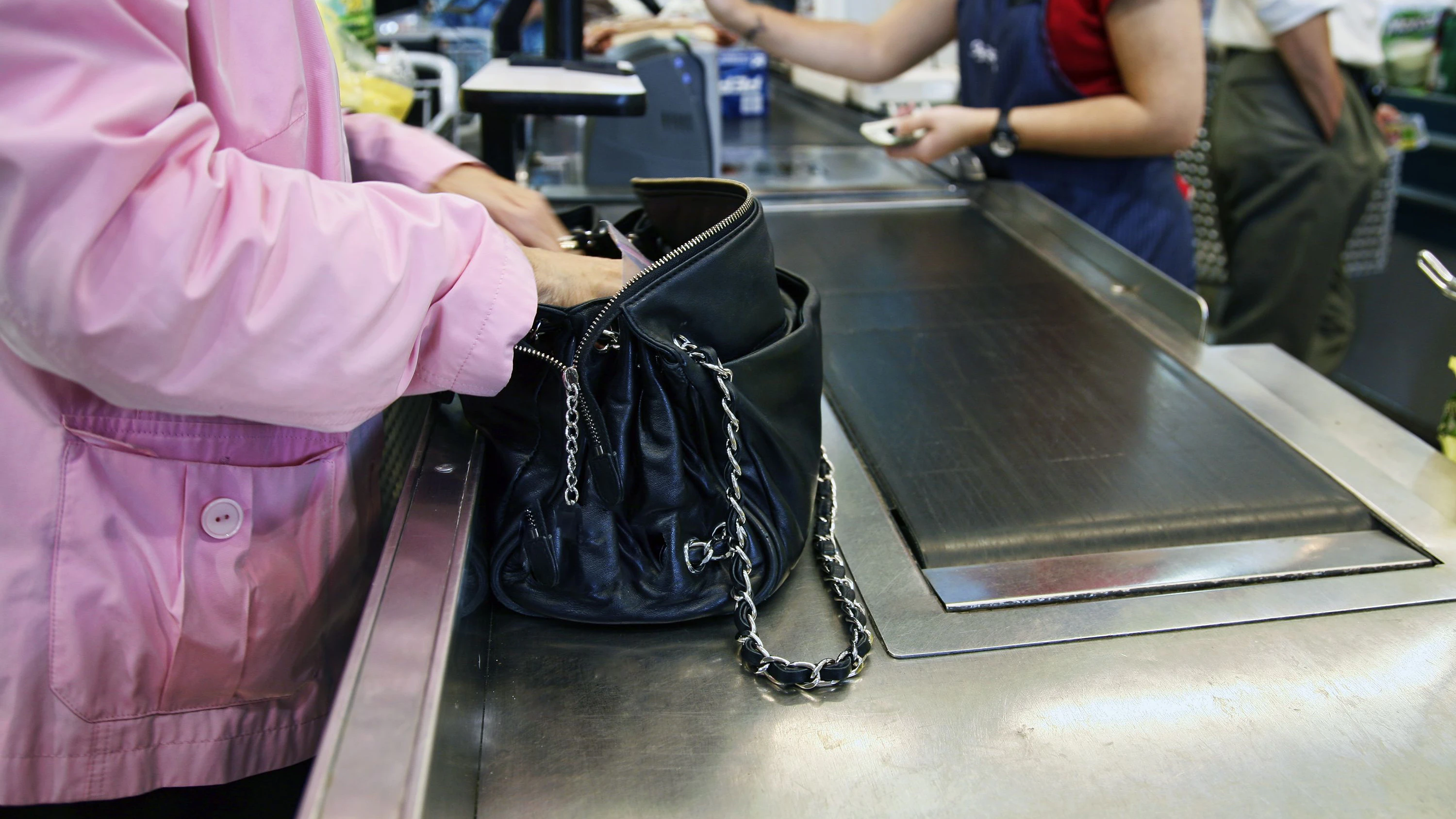 Heute.at - Tasche kontrollieren? Das darf der Supermarkt wirklich