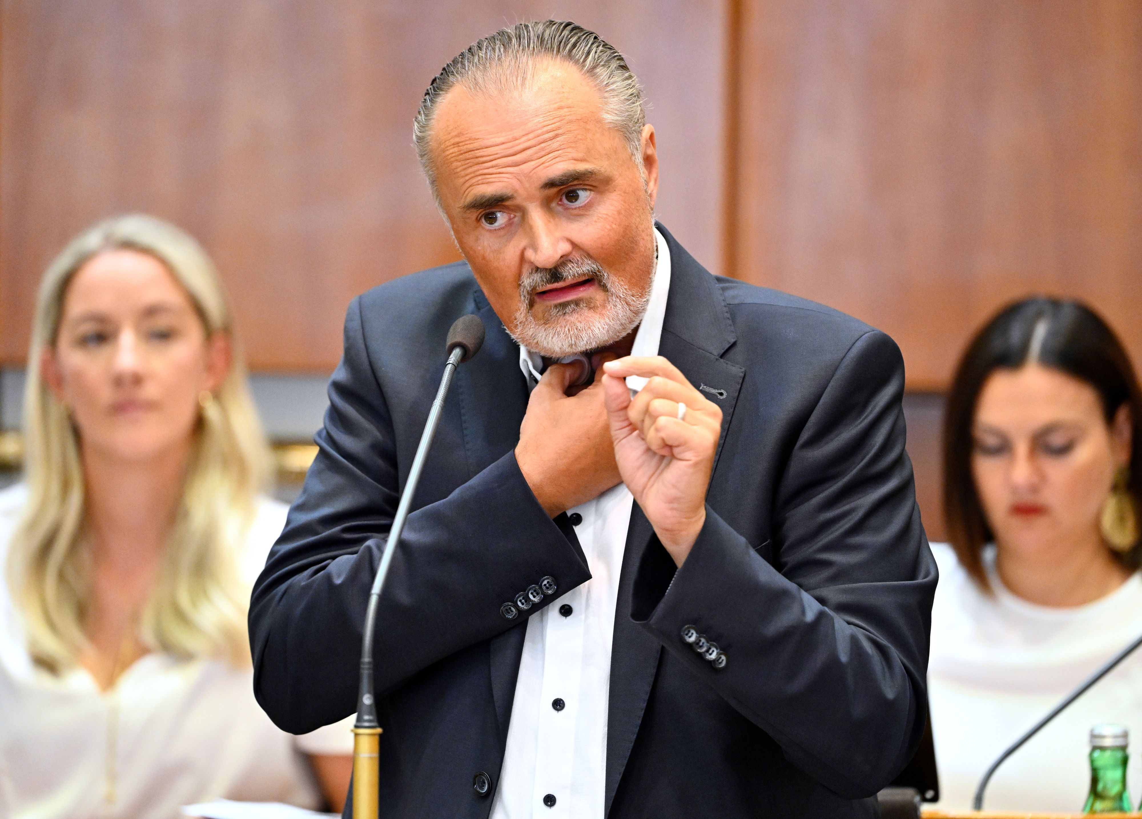 Hans Peter Doskozil Returns to Burgenland Parliament Following Laryngectomy