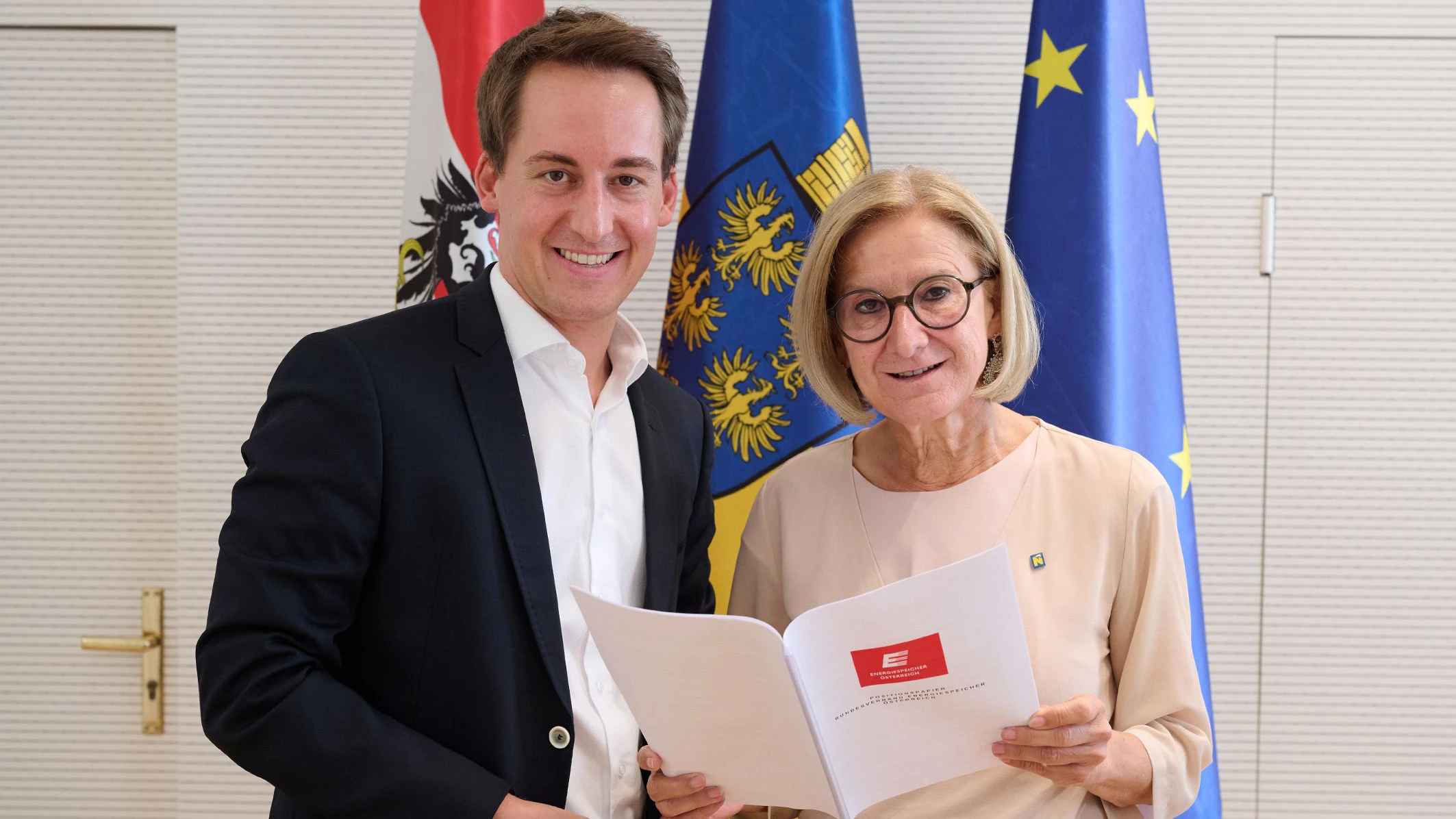 Landeshauptfrau Johanna Mikl-Leitner und Christoph Schmidt beim Arbeitsgespräch im Landhaus St. Pölten