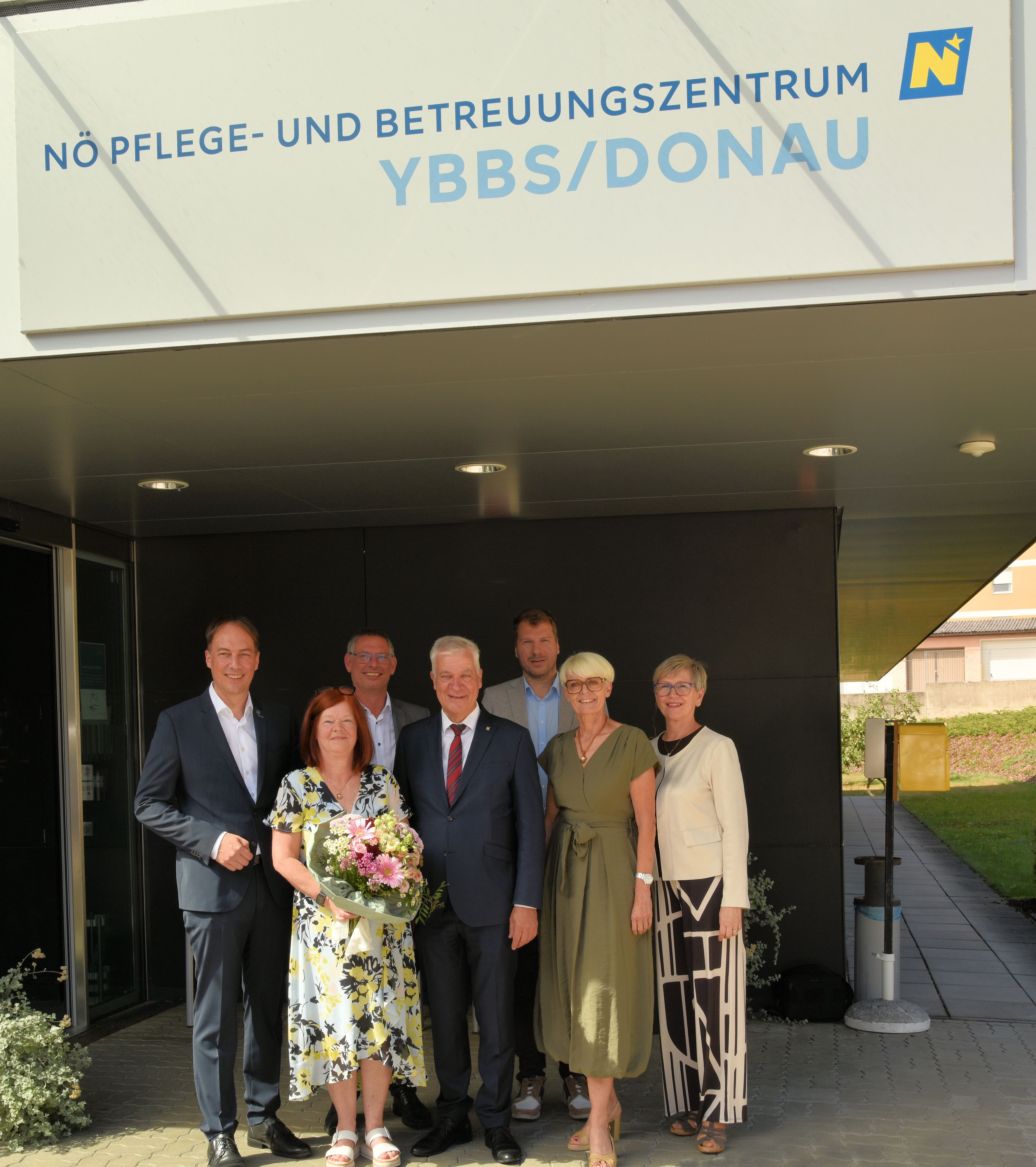 V.l.n.r. Geschäftsführer Gesundheit Mostviertel GmbH Mag. Martin Kaiser, Pflegedirektorin in Ruhestand Rosemarie Reithner, Interim. Kaufmännischer Direktor Norbert Loschko, Landesrat Anton Kasser, Zukünftiger Pflegedirektor Roman Halbertschlager, Bürgermeisterin der Gemeinde Ybbs/Donau Ulrike Schachner, Stadträtin GemeindeYbbs/Donau Regina Voglhuber