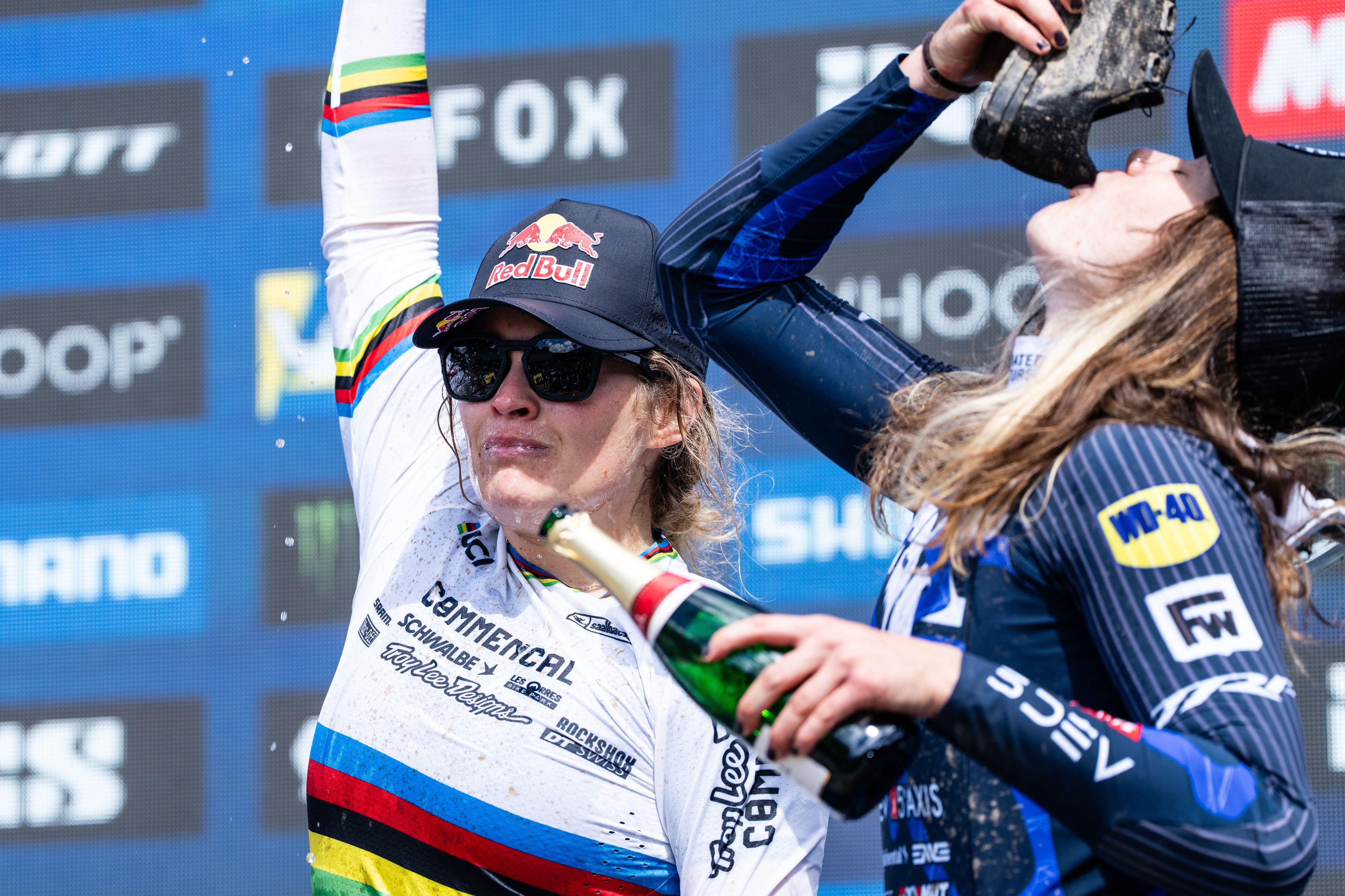 Valentina Hoell (l.) ist zum fünften Mal Weltmeisterin.