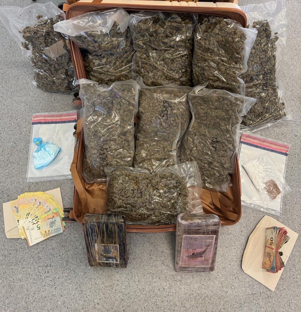 Die Polizei stellte kiloweise Kokain und Cannabis sicher.