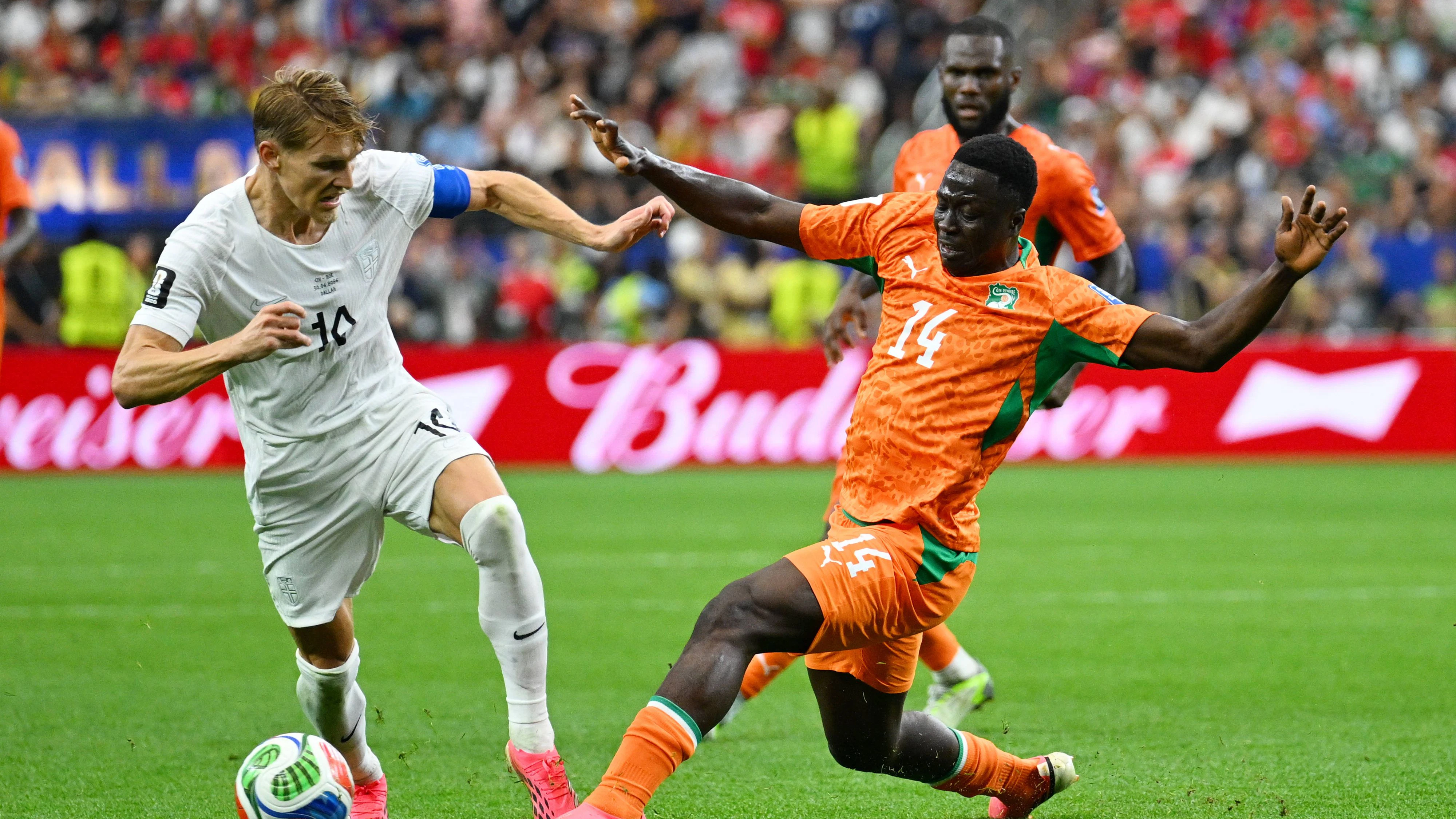 Oumar Diakite (r.) im WM-Spiel gegen Norwegen