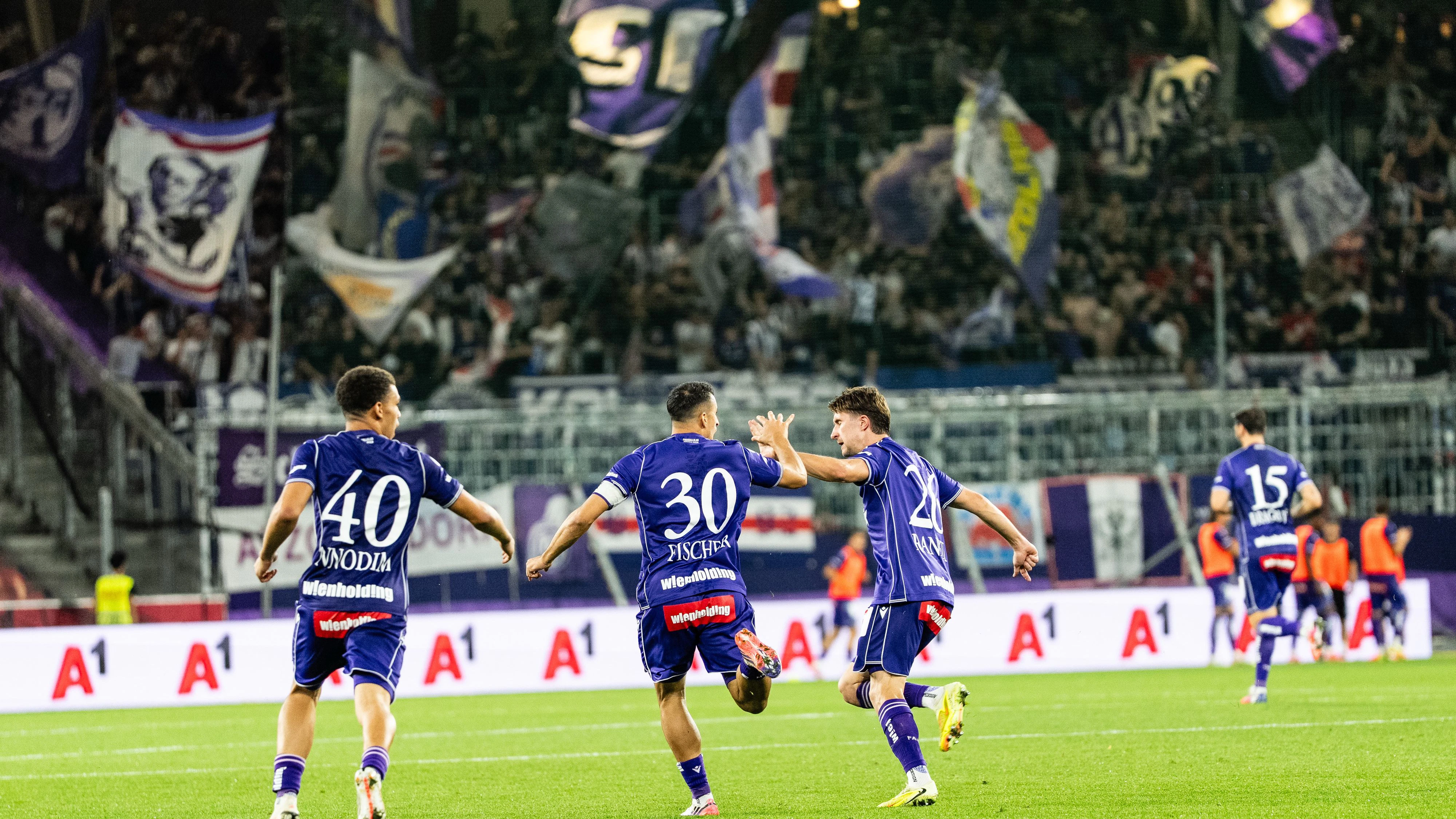 SALZBURG,AUSTRIA,30.AUG.26 - SOCCER - ADMIRAL Bundesliga, Red Bull Salzburg vs FK Austria Wien. Image shows the rejoicing of A.Wien. Photo: GEPA pictures/ Julio Arellano