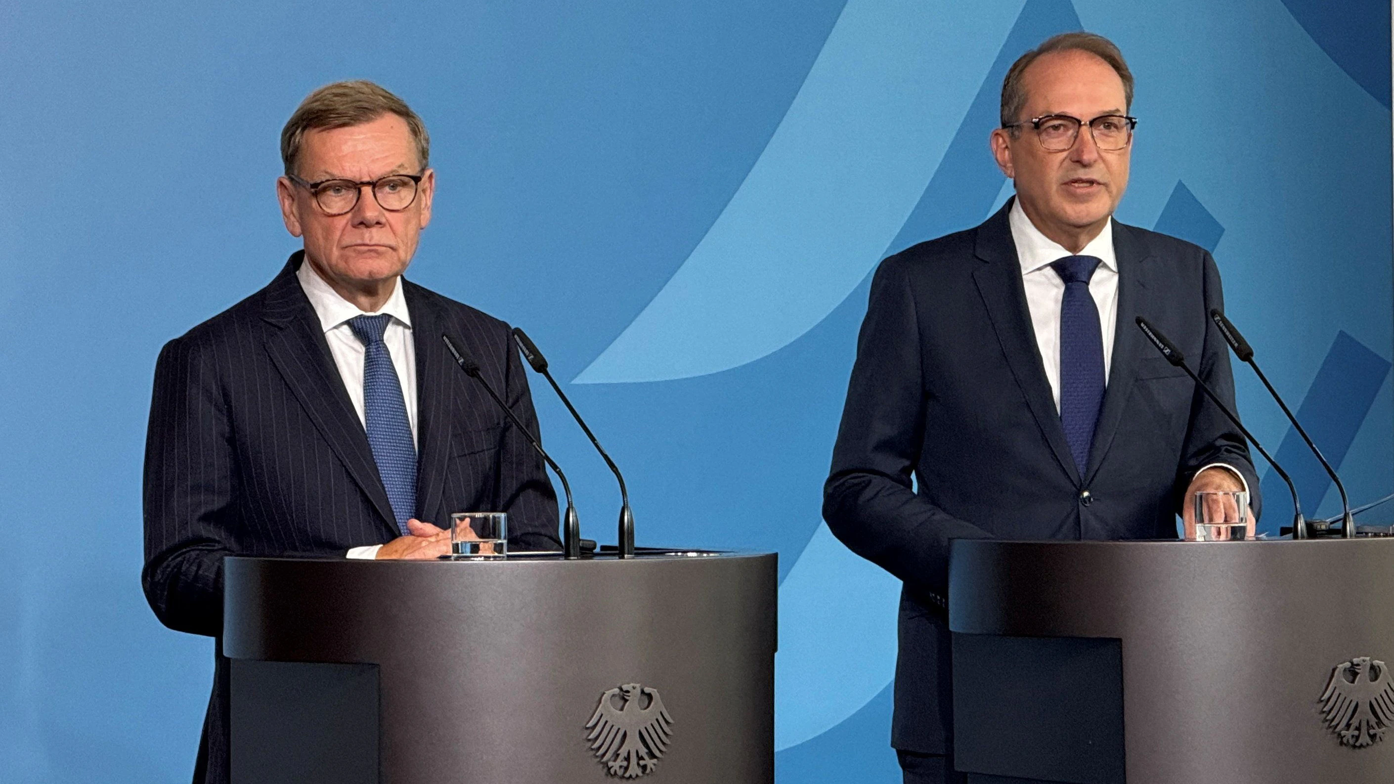 Deutschlands Innen- und Außenminister geben Russland die Schuld am Drohnenangriff.