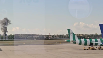 Mittwochvormittag entdeckte ein "Heute"-Leser ein Feuer in unmittelbarer Nähe zum Airport Schwechat. Das steckt hinter dem Brand.