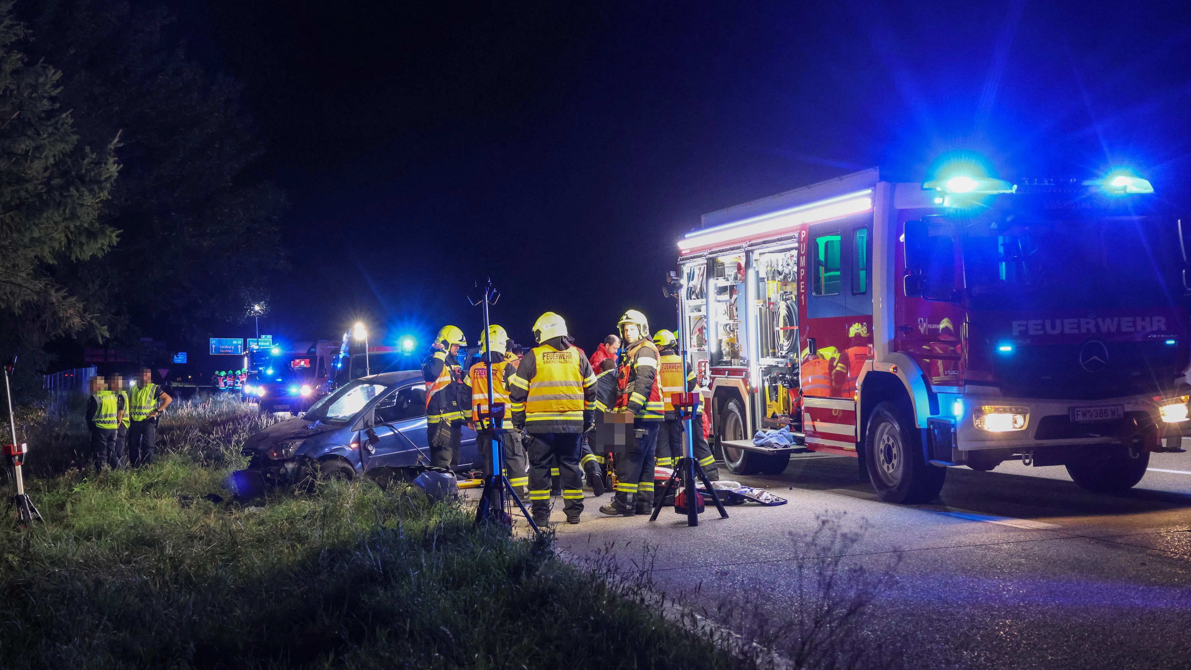 Heute.at - Pkw-Lenkerin (29) bei Crash aus Auto geschleudert