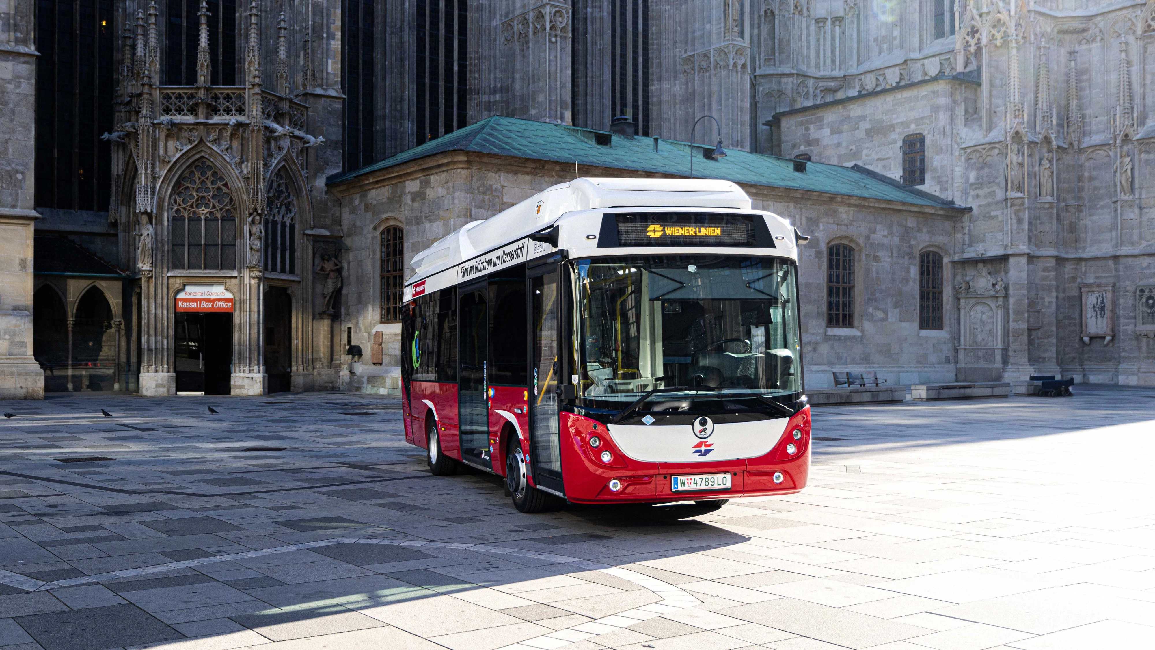 Wasserstoff-E-Busflotte fährt los