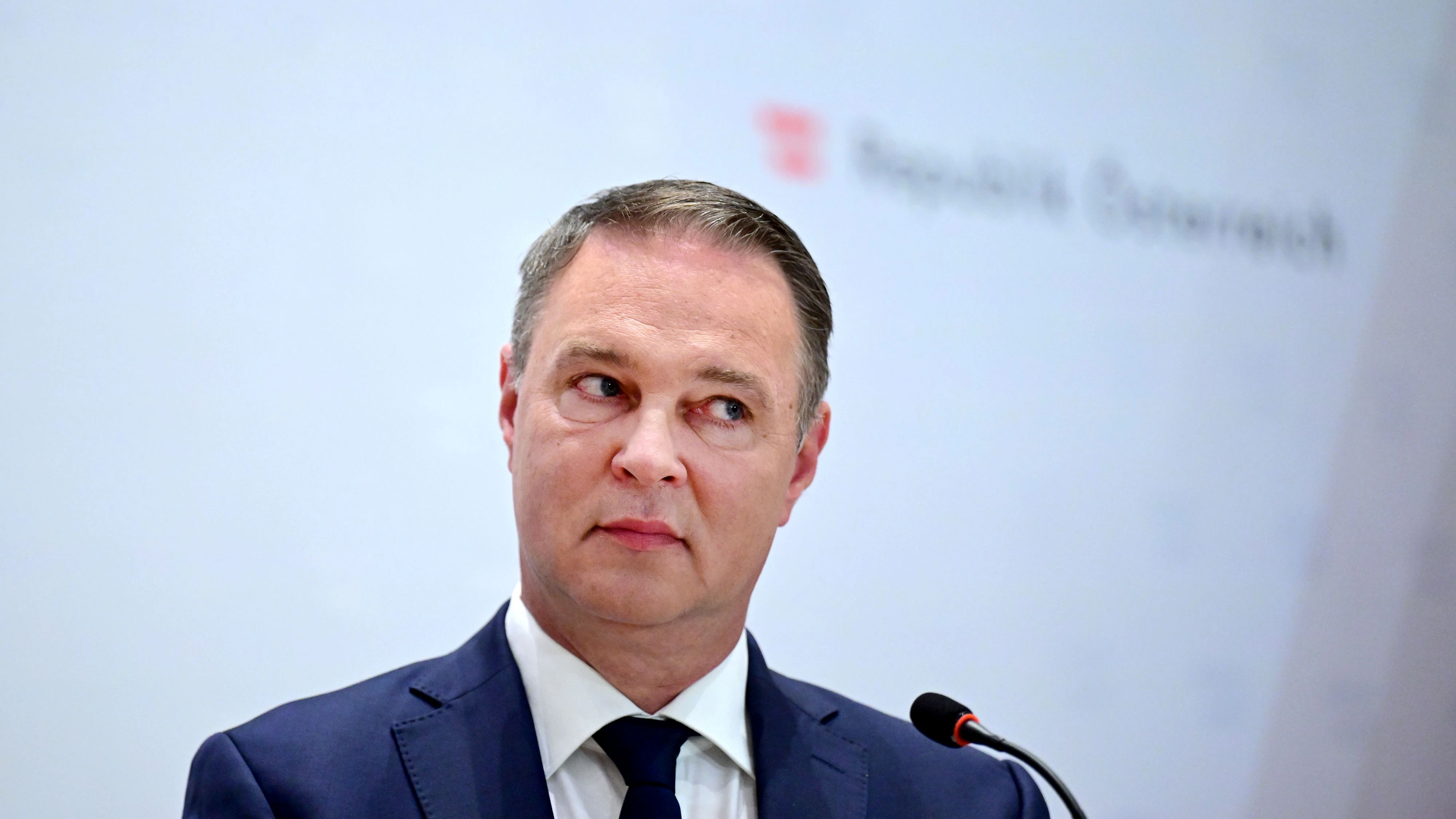 Heute.at - Schneller OP-Termin für Bablers Vater sorgt für Wirbel