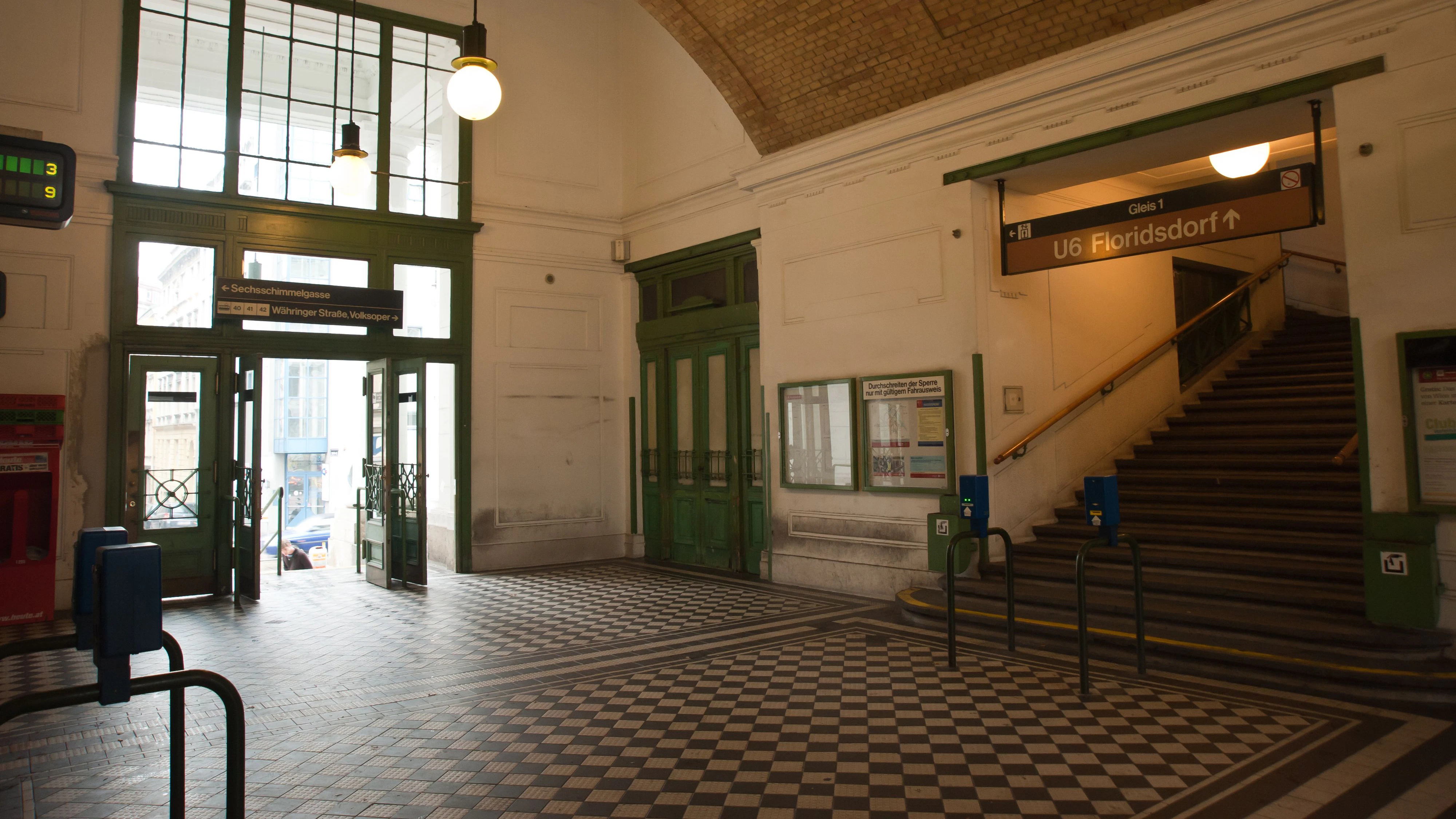 Heute.at - Mann pöbelt Fahrgäste in Wiener U-Bahn-Station an