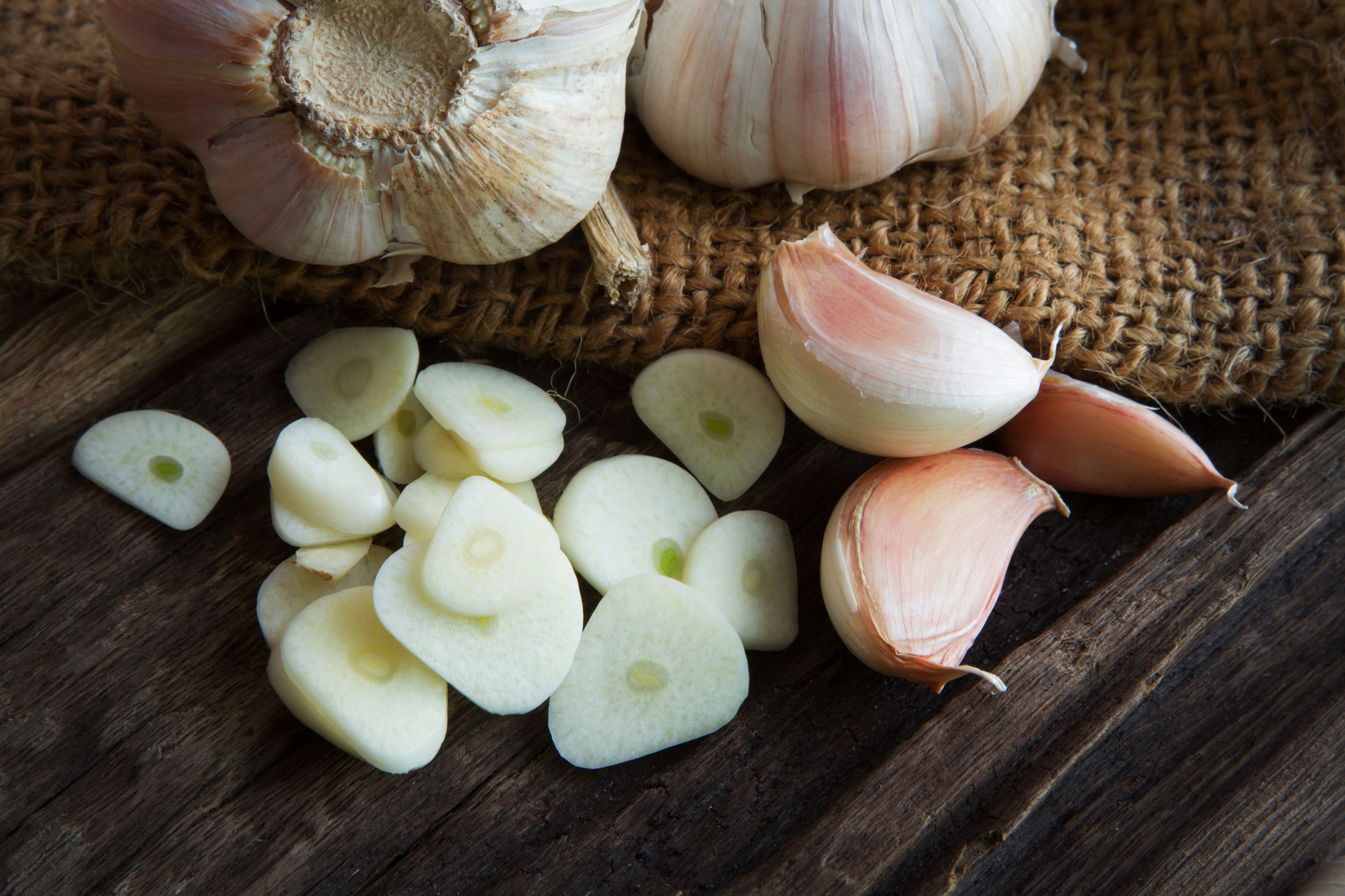 Heute.at - Grüner Knoblauch-Kern: Kann ich die Zehe noch essen?