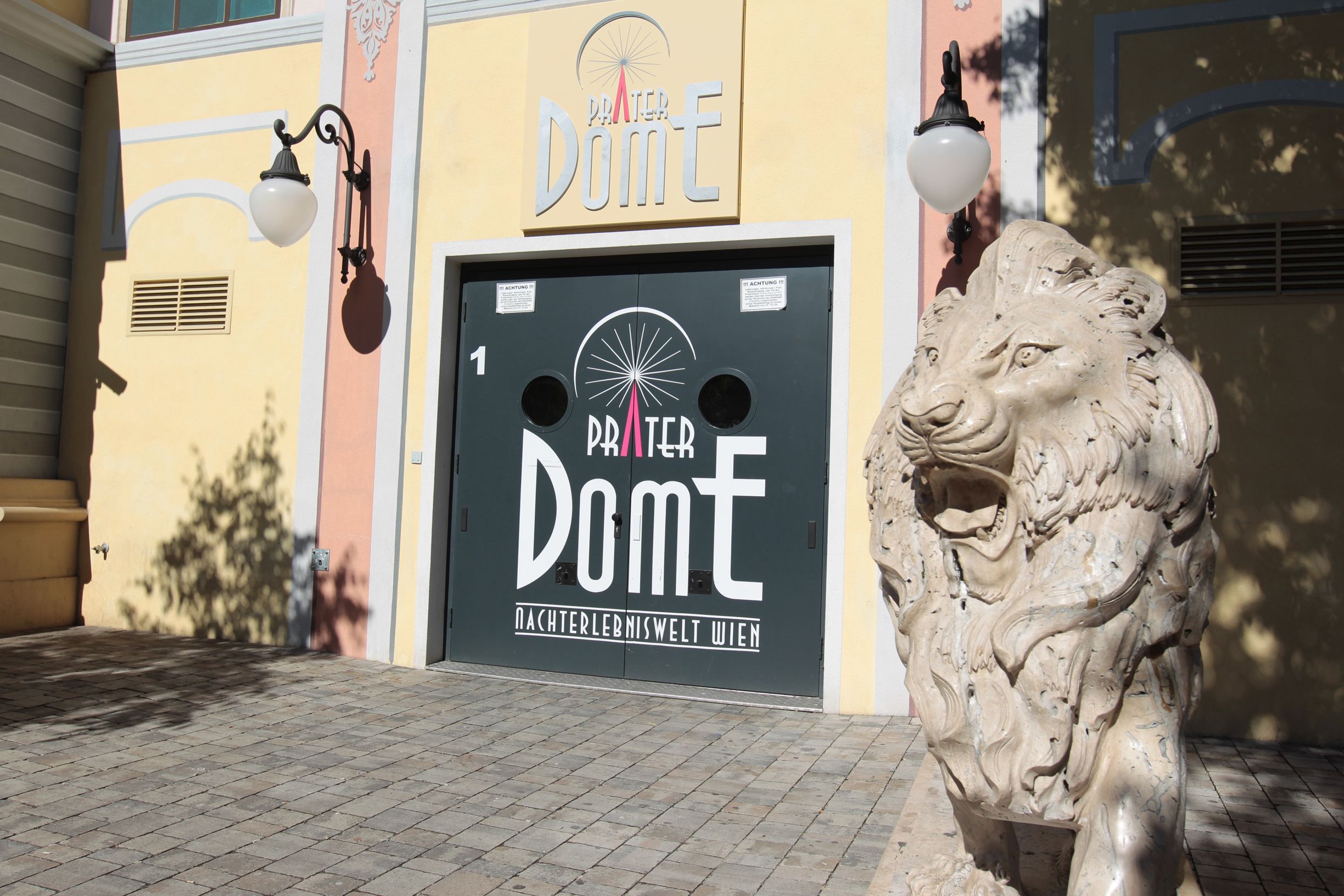 Blutige Attacke vor der Disco Prater Dome in Wien. 