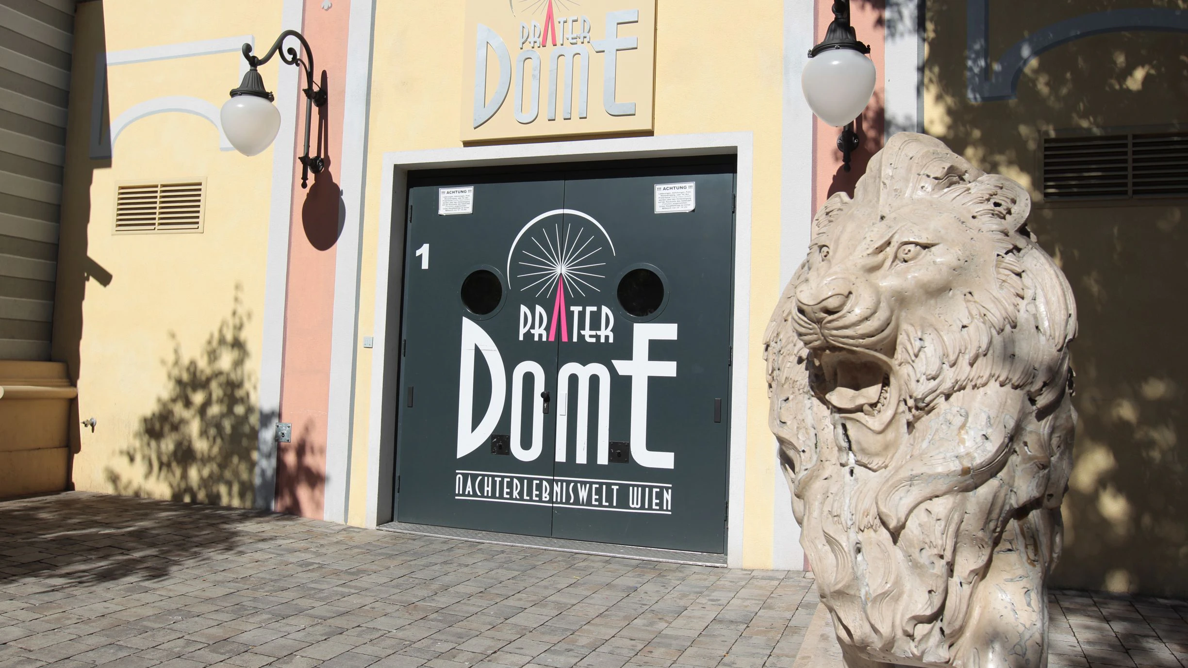 Blutige Attacke vor der Disco Prater Dome in Wien. 