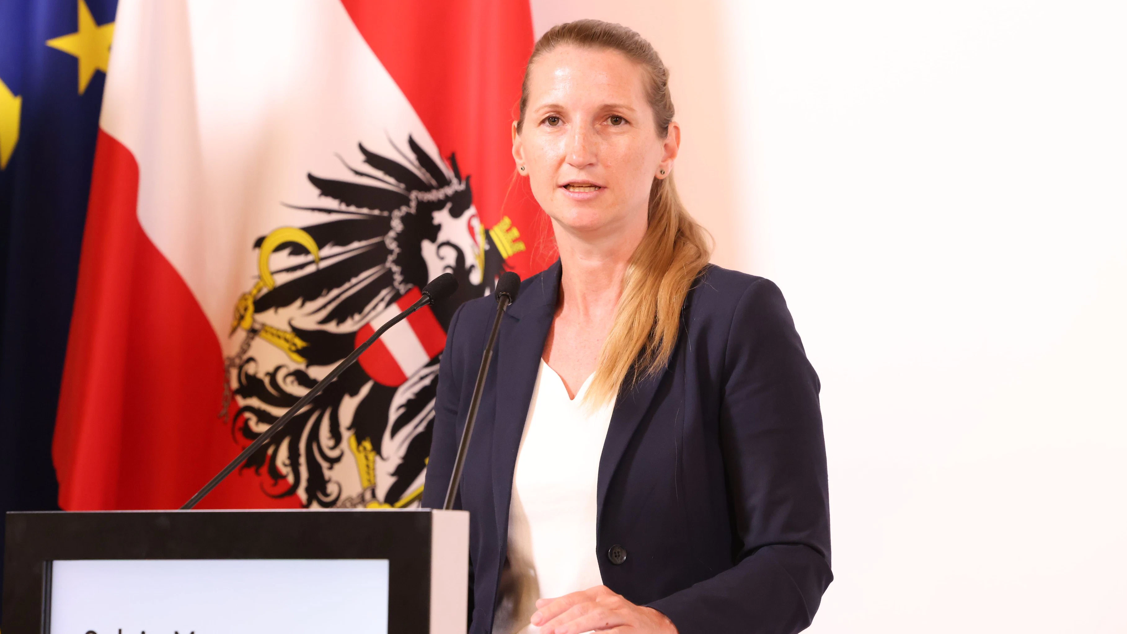 20260504 / verfassungsschutzbericht 2025 präsentation Sylvia Mayer Direktorin der Direktion Staatsschutz und Nachrichtendienst (DSN) in Österreich,  / foto: denise auer / tageszeitung heute 