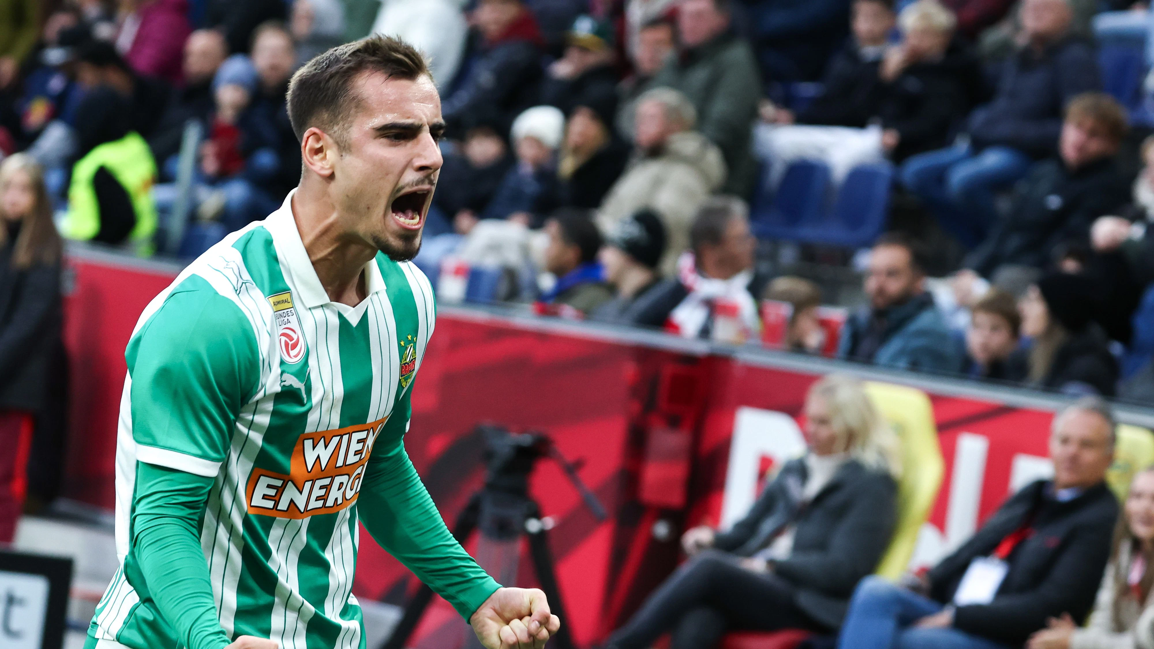 SALZBURG,AUSTRIA,05.OCT.25 - SOCCER - ADMIRAL Bundesliga, Red Bull Salzburg vs SK Rapid Wien. Image shows the rejoicing of scorer Andrija Radulovic (Rapid). Photo: GEPA pictures/ David Geieregger