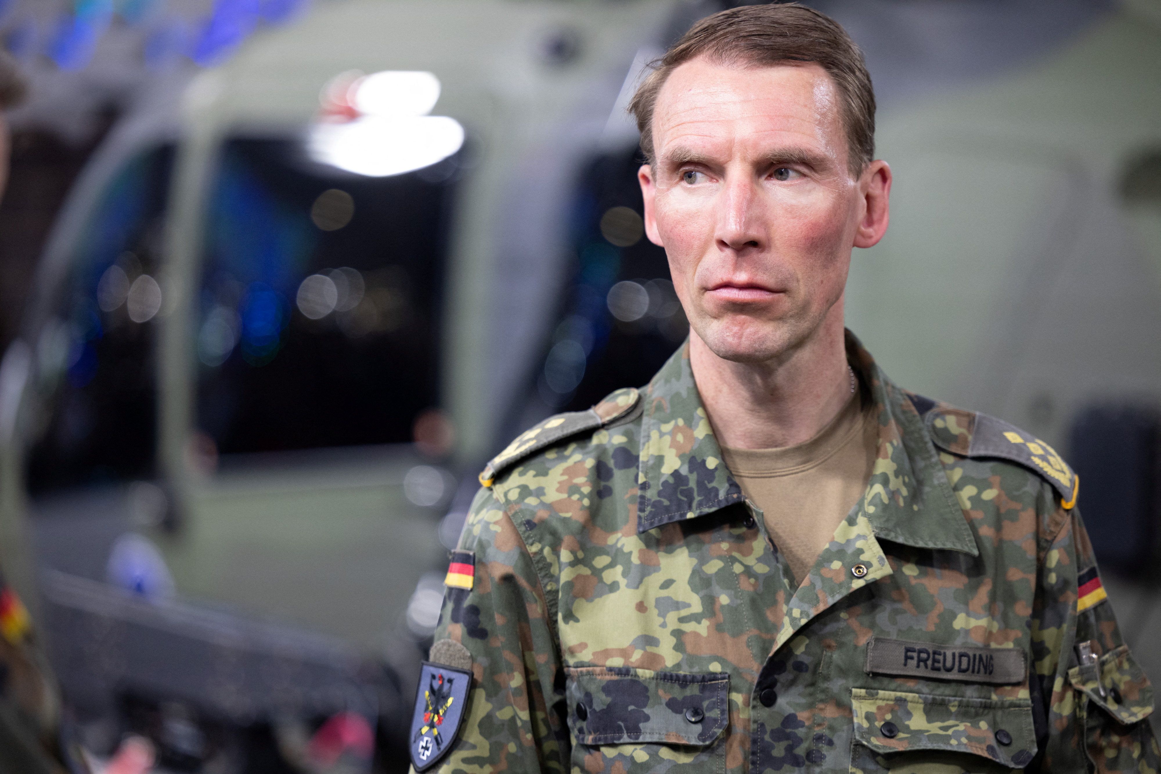 Der deutsche Offizier Christian Freuding drängt auf die rasche Aufrüstung der deutschen Armee. 