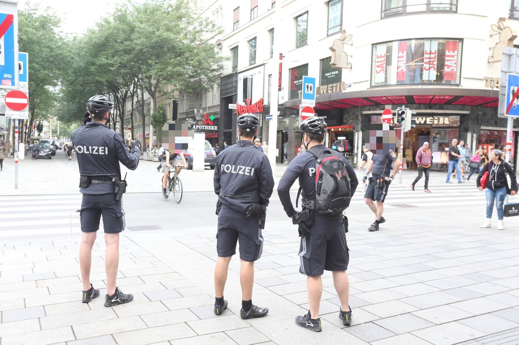 Die Polizei kontrollierte Radfahrer und E-Scooter-Lenker. Archivbild. 