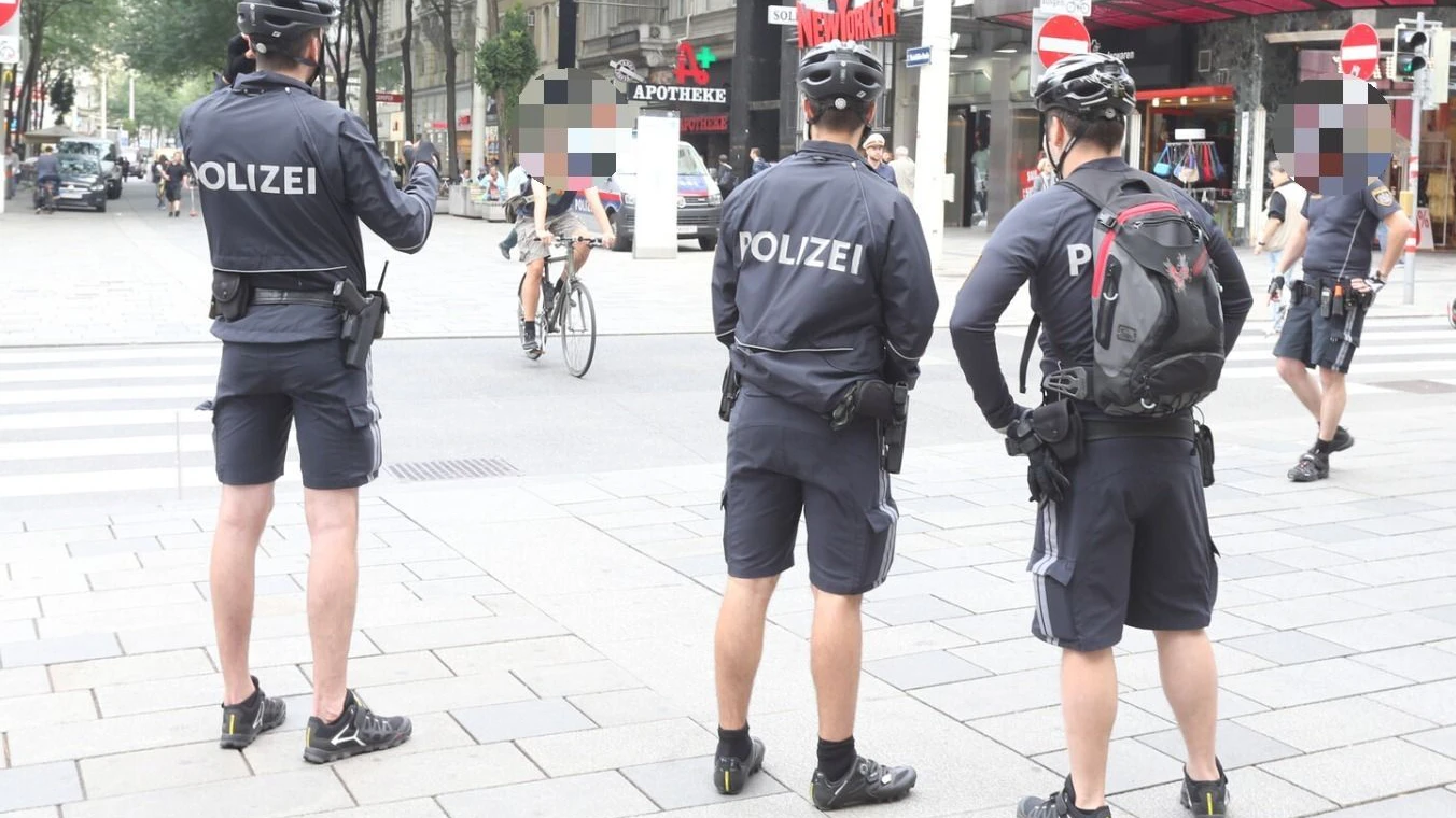 Die Polizei kontrollierte Radfahrer und E-Scooter-Lenker. Archivbild. 